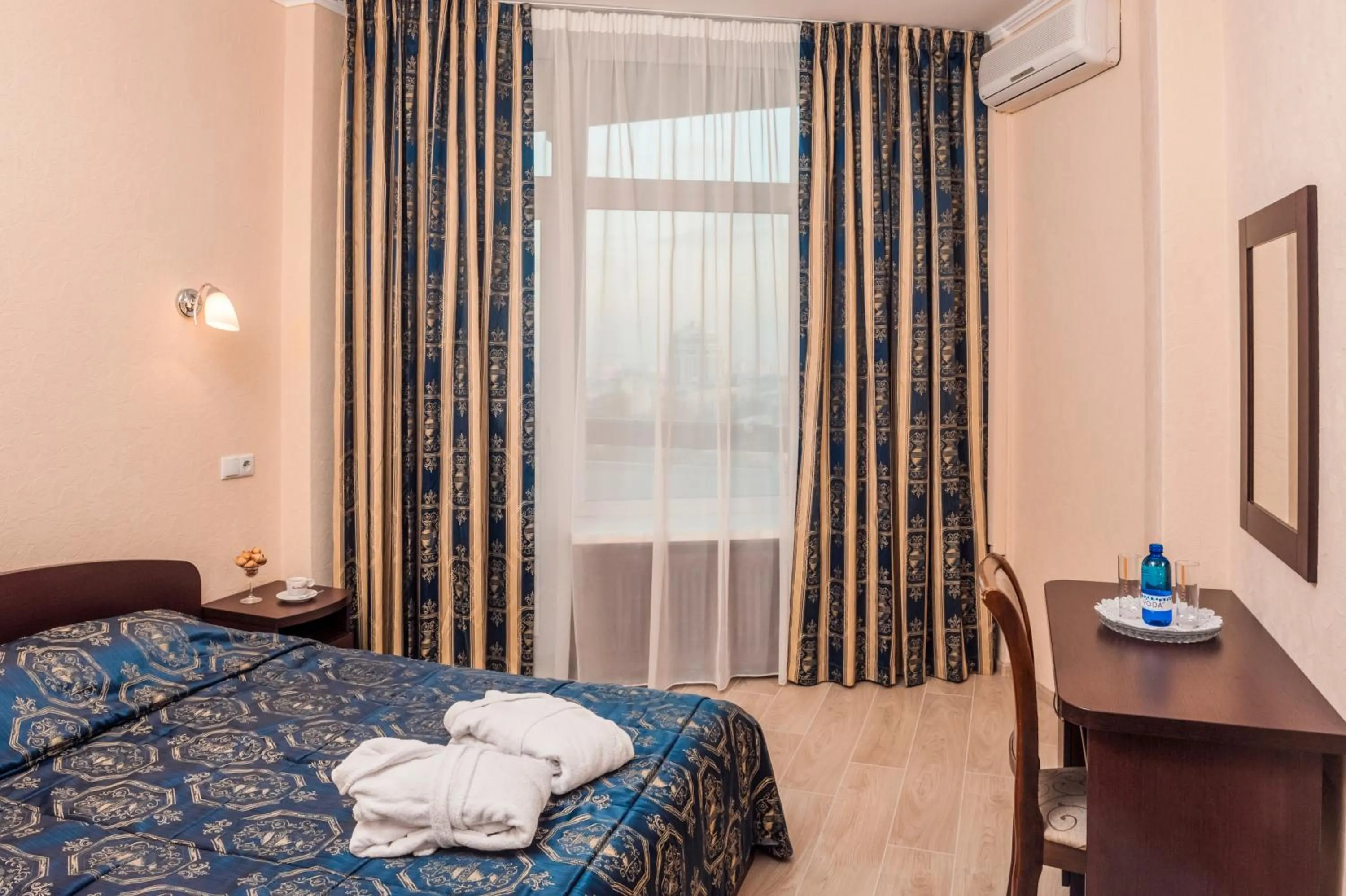 Photo of the whole room, Bed in Hotel Kyiv