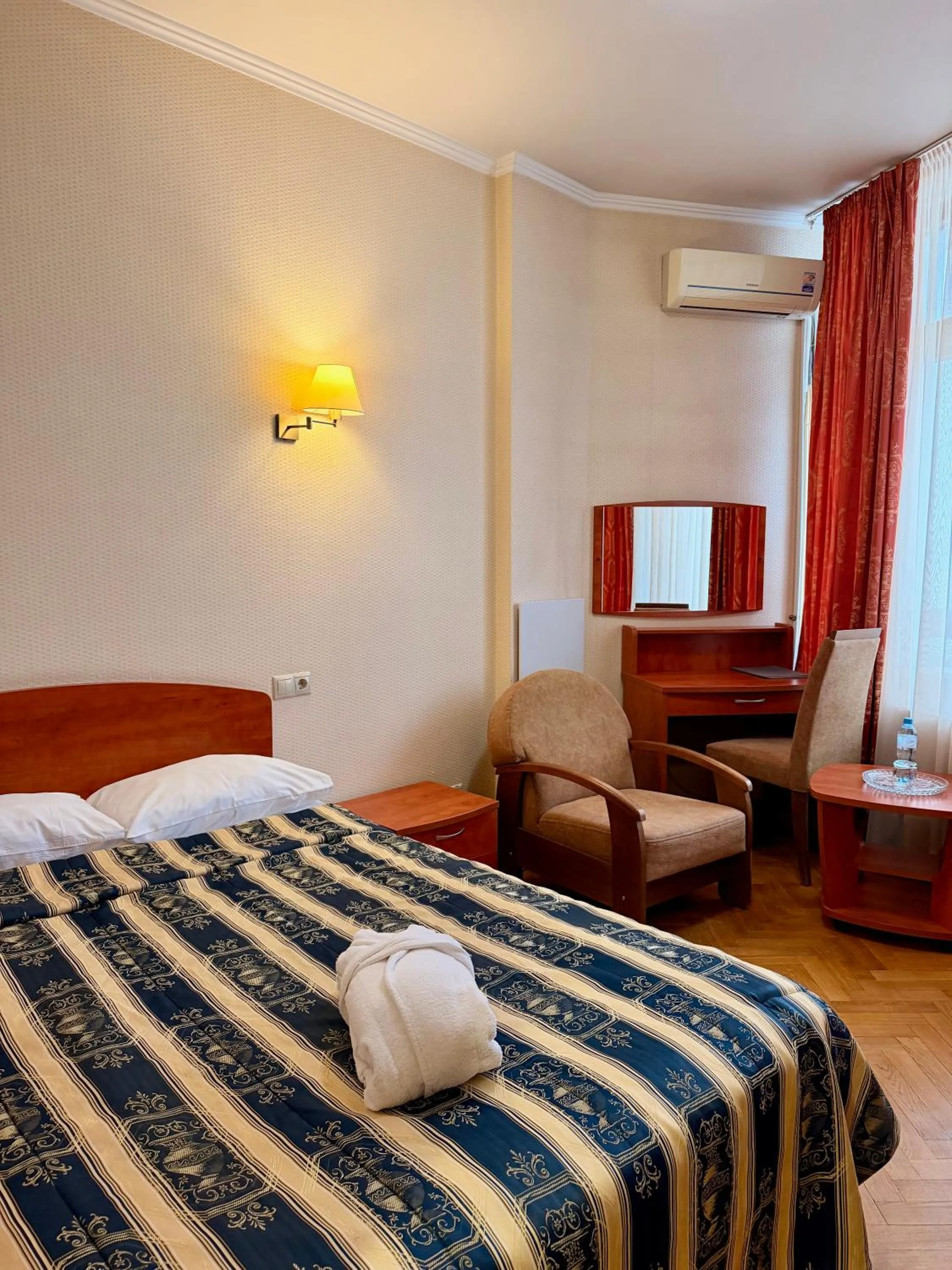 Photo of the whole room, Bed in Hotel Kyiv