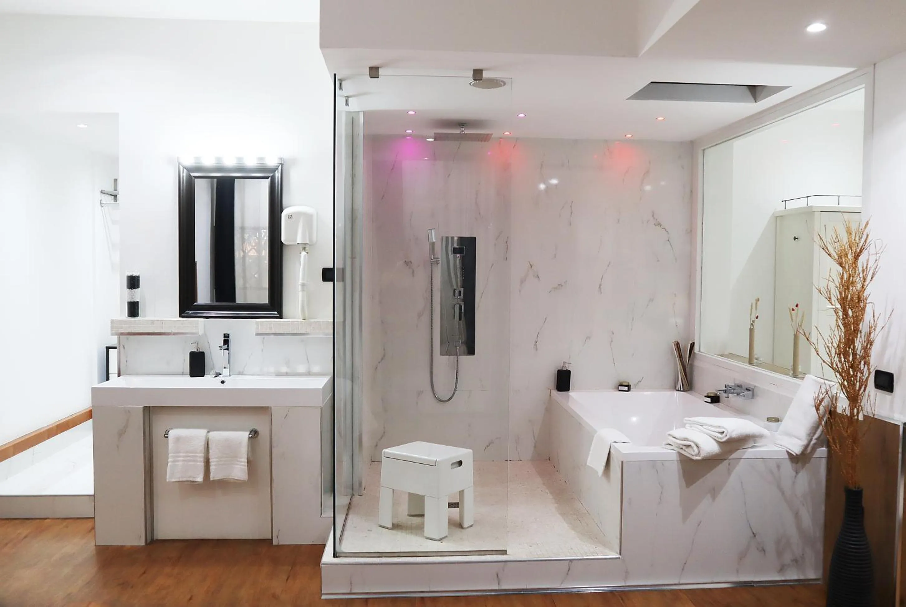 Photo of the whole room in Villa Alba Boutique Hotel