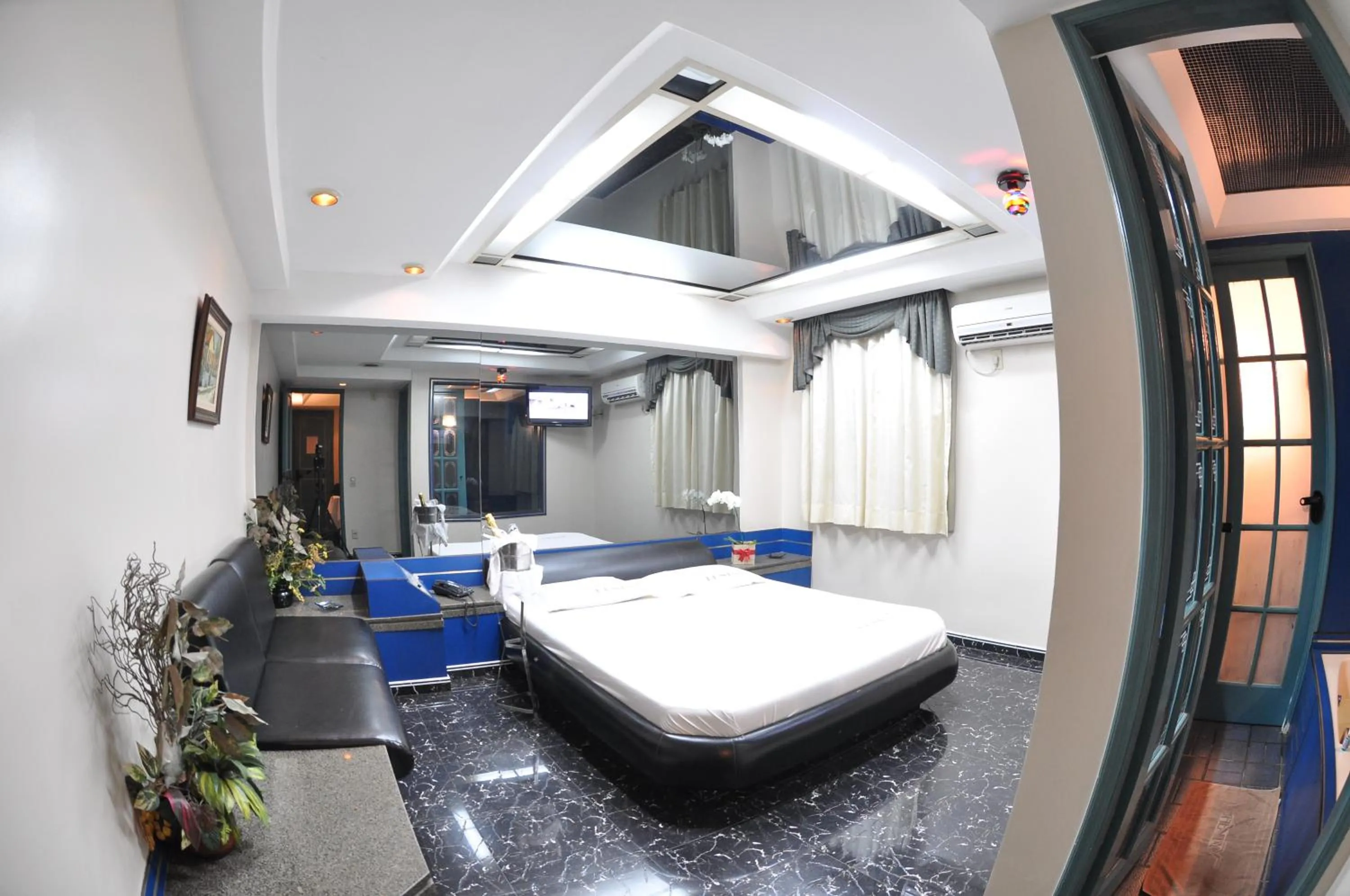 Bedroom, Bed in Hotel Fênix (Adult Only)