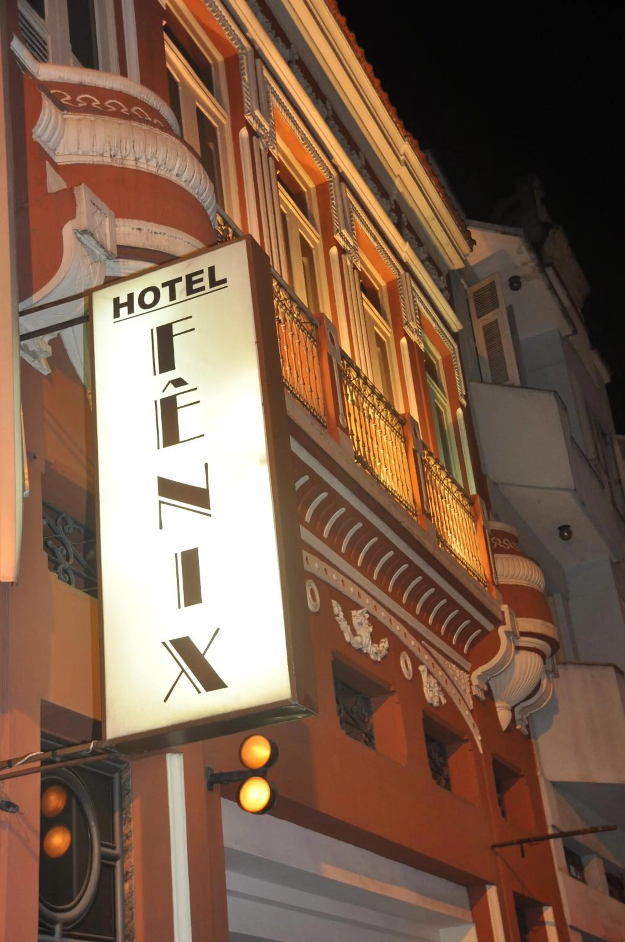 Facade/entrance in Hotel Fênix (Adult Only)