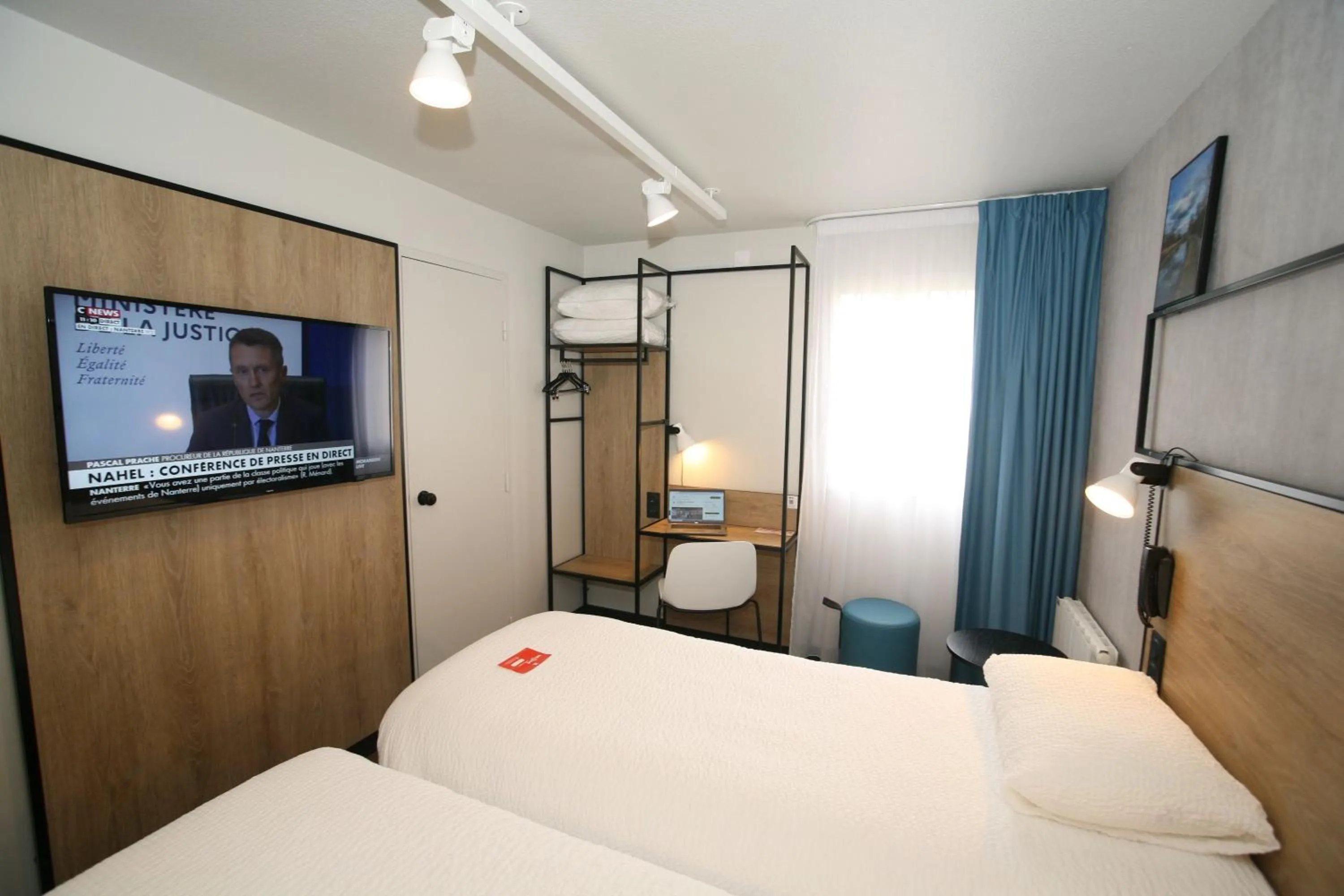 Bedroom, Bed in ibis Saint-Lô