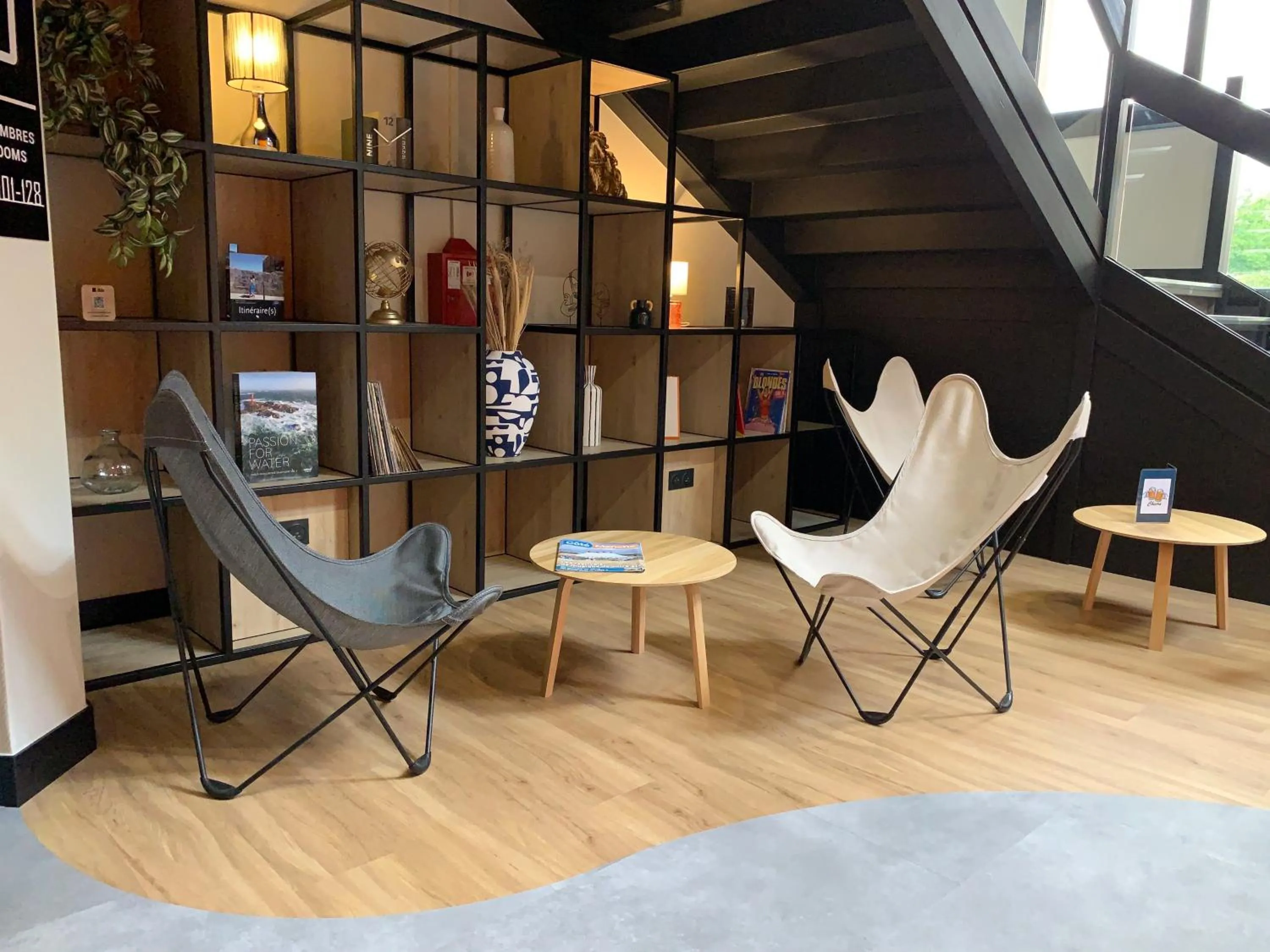 Lobby or reception in ibis Saint-Lô