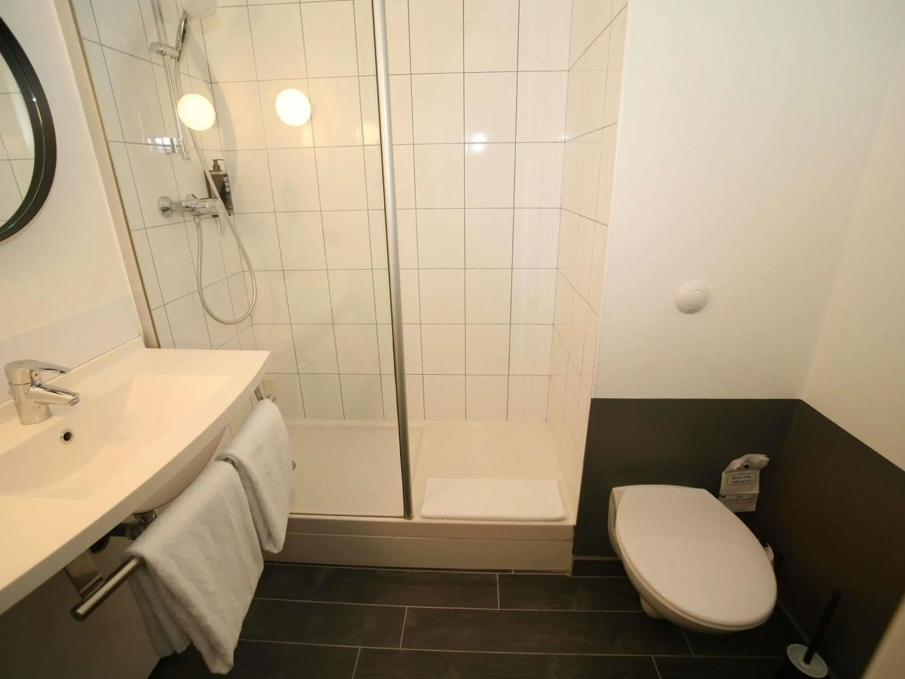 Bedroom in ibis Saint-Lô Bedroom in ibis Saint-Lô