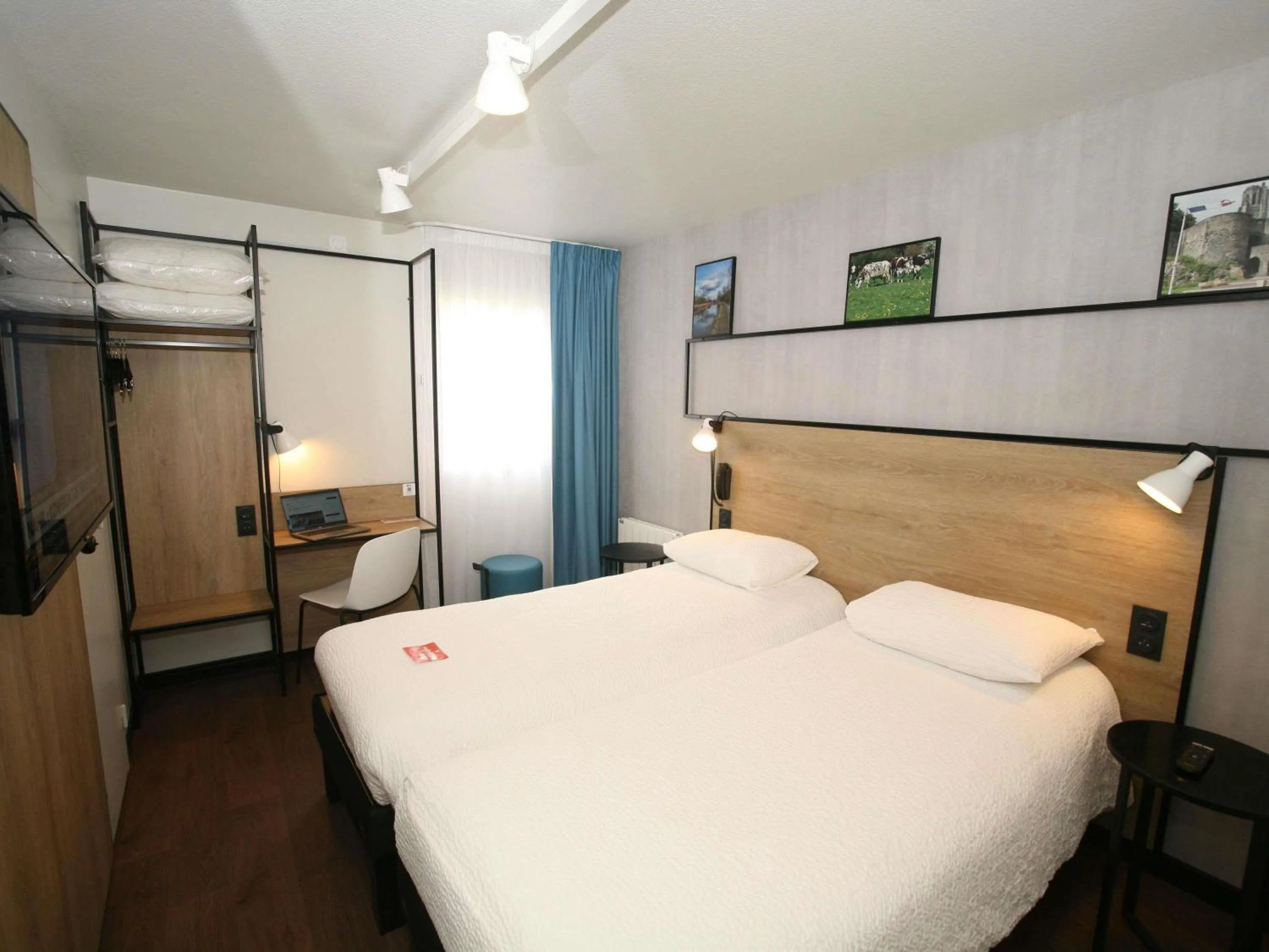 Bedroom, Bed in ibis Saint-Lô