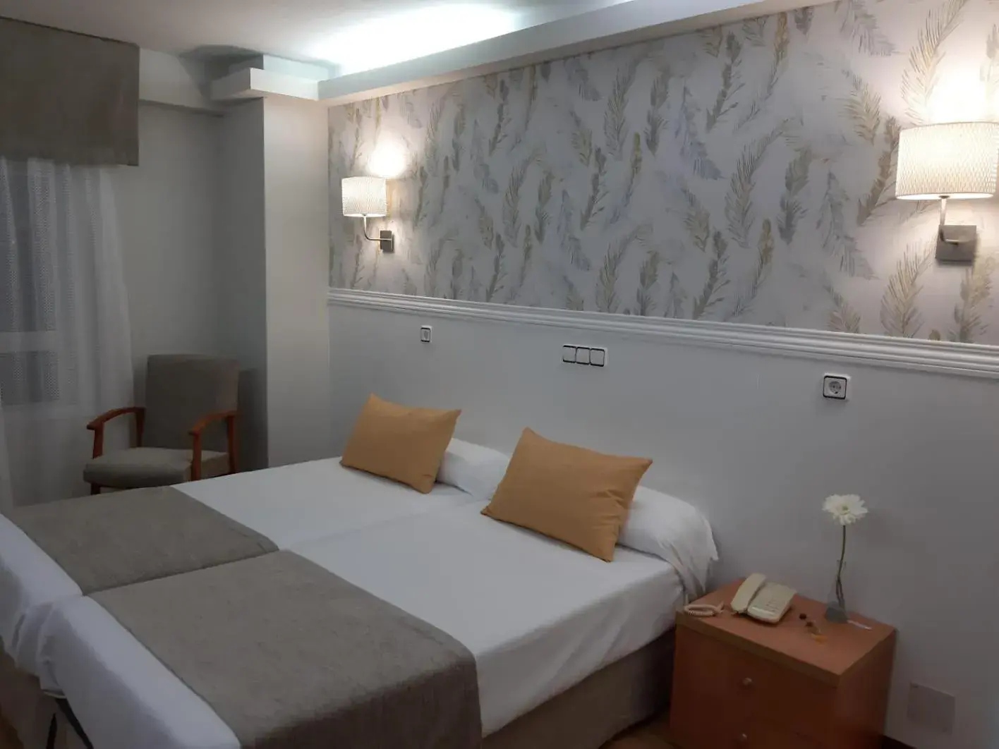 Double or Twin Room in Hotel Almirante Double or Twin Room in Hotel Almirante