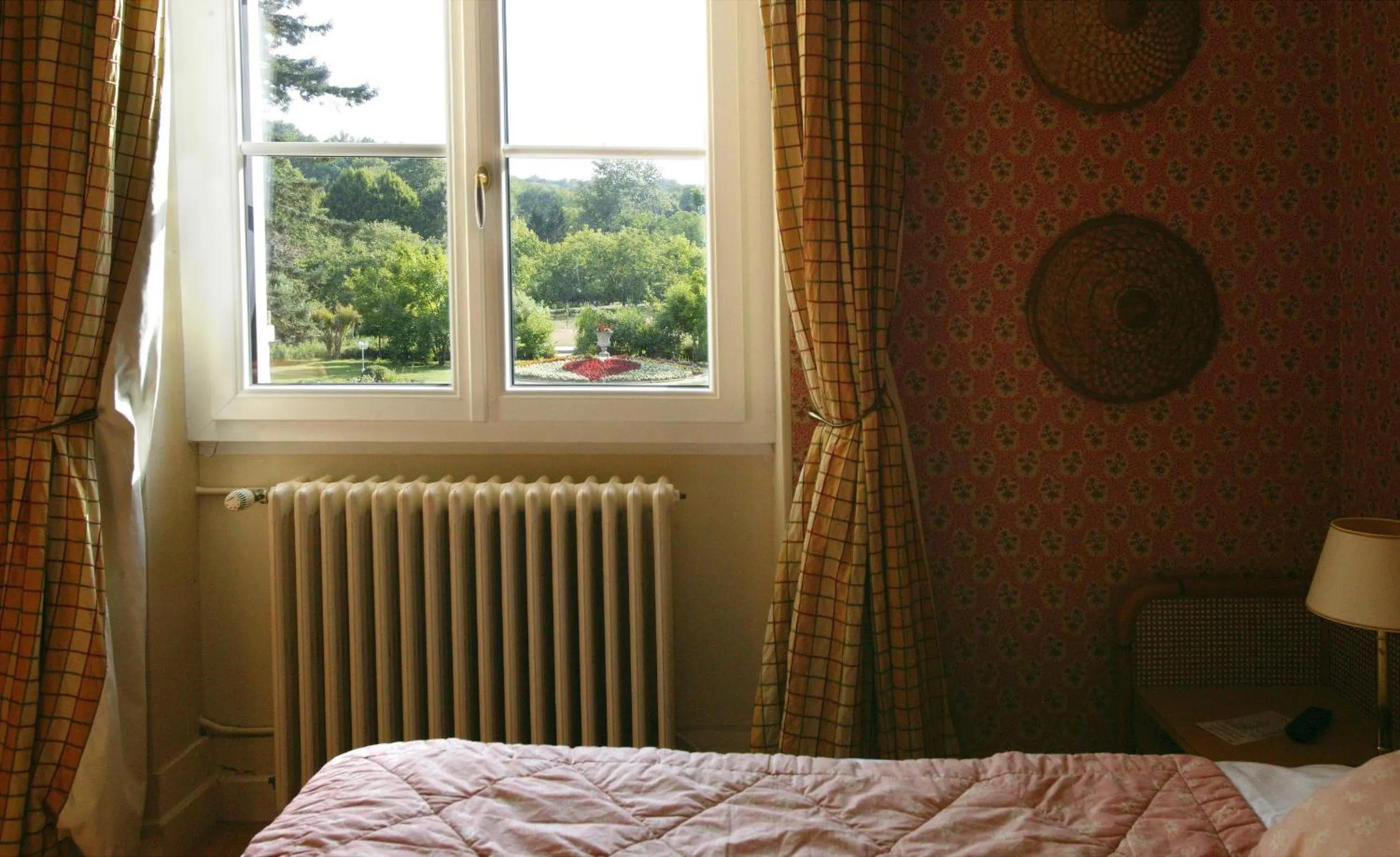 Bedroom, Bed in Le Manoir de Bellerive