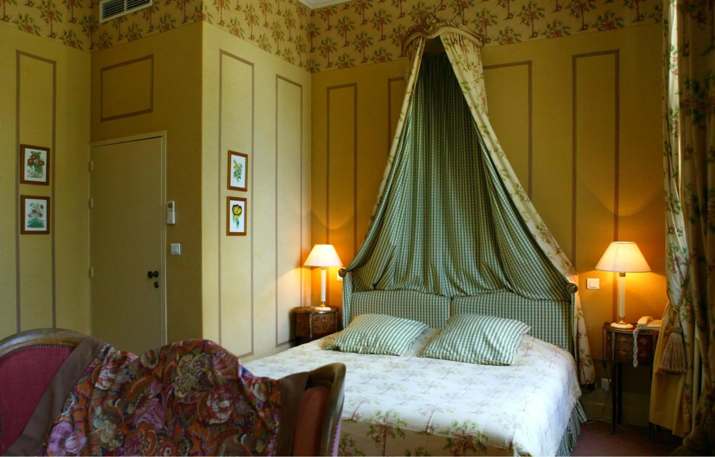 Bedroom, Bed in Le Manoir de Bellerive