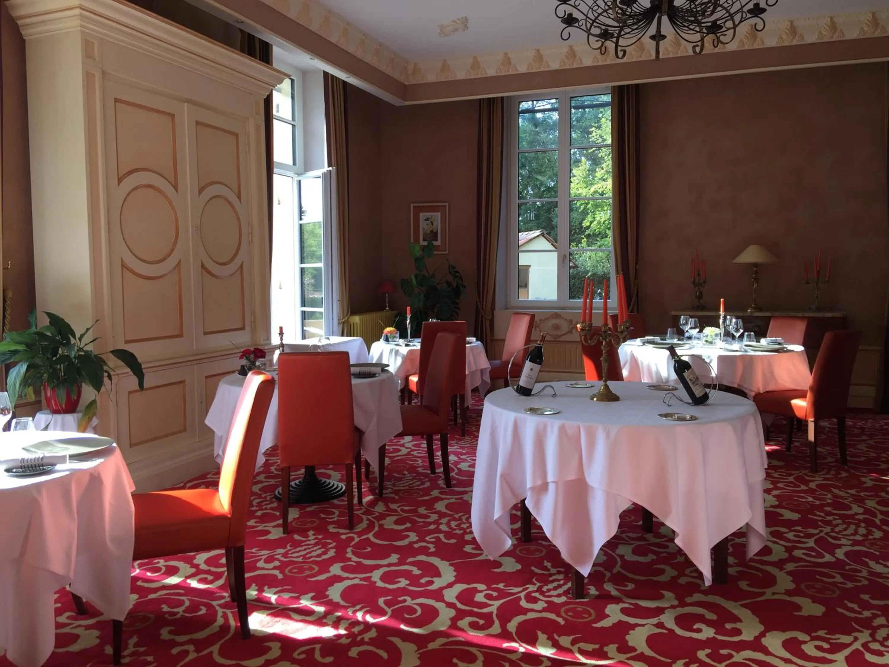 Restaurant/places to eat in Le Manoir de Bellerive