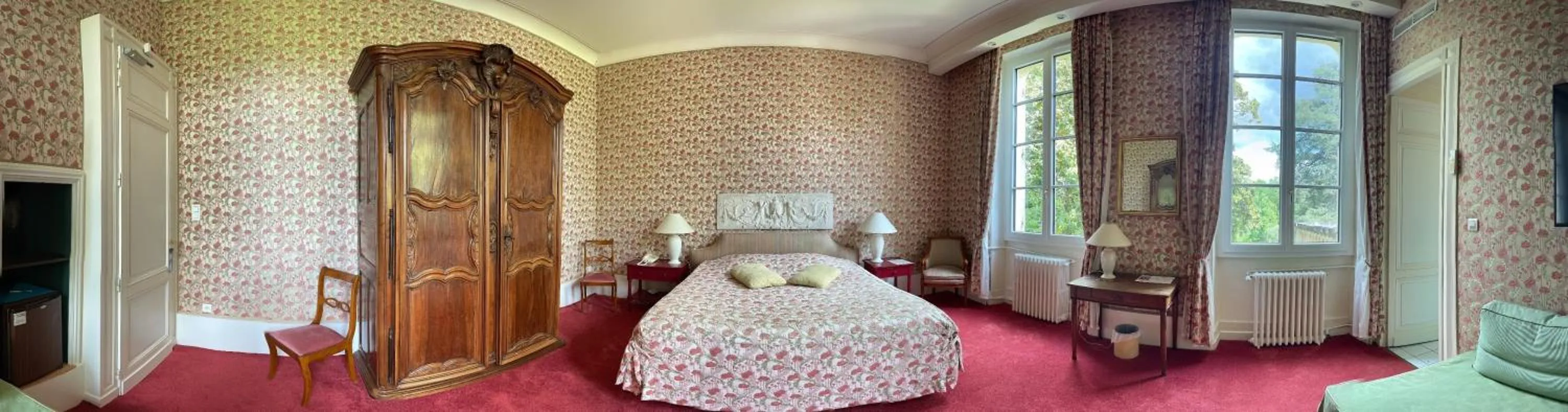 Photo of the whole room, Bed in Le Manoir de Bellerive