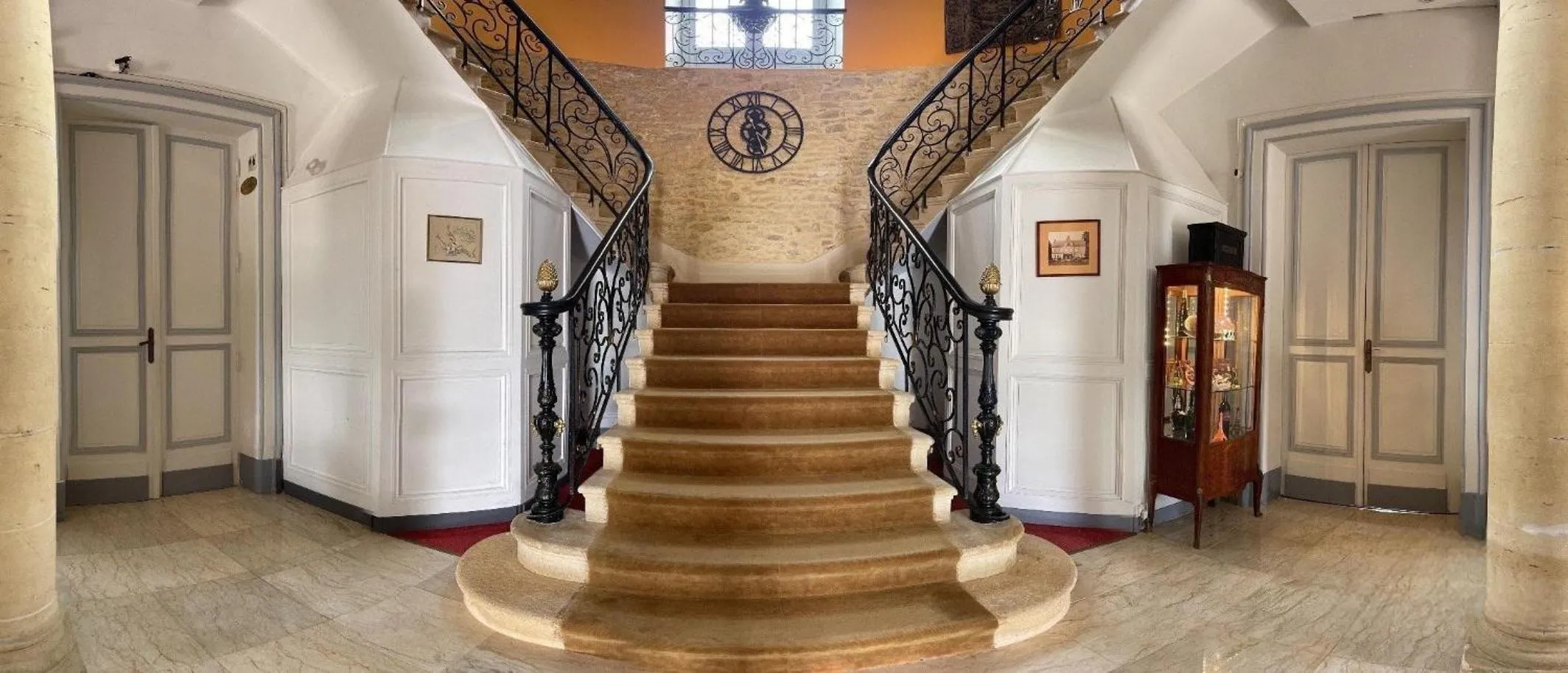 Lobby or reception in Le Manoir de Bellerive