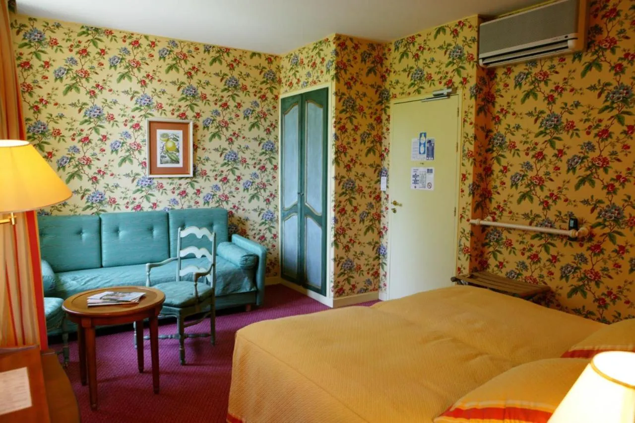 Bedroom, Bed in Le Manoir de Bellerive