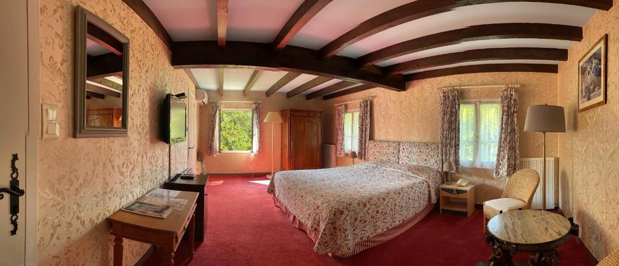 Photo of the whole room, Bed in Le Manoir de Bellerive