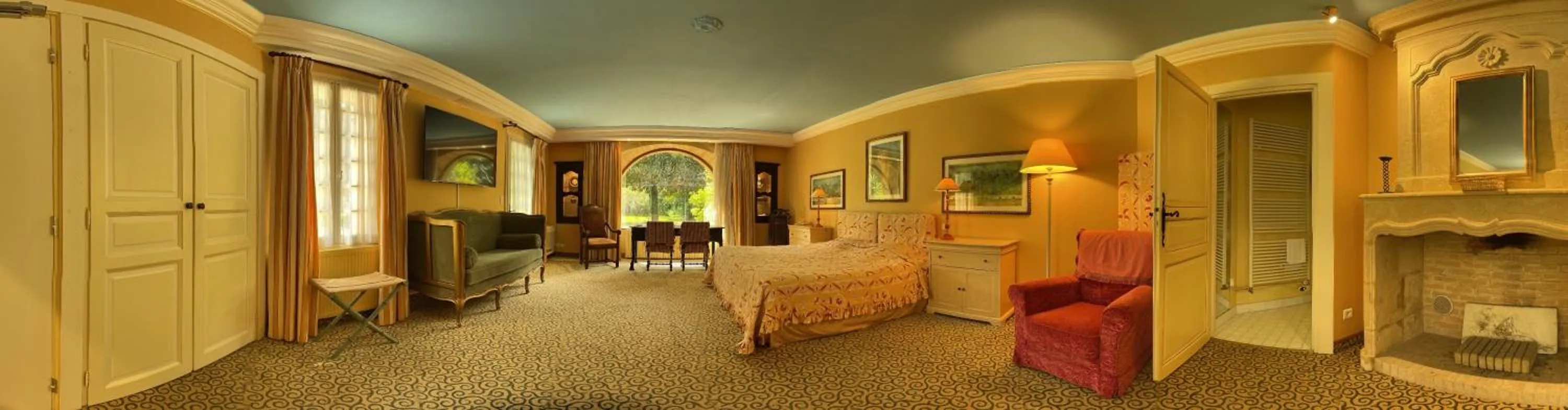 Photo of the whole room, Bed in Le Manoir de Bellerive