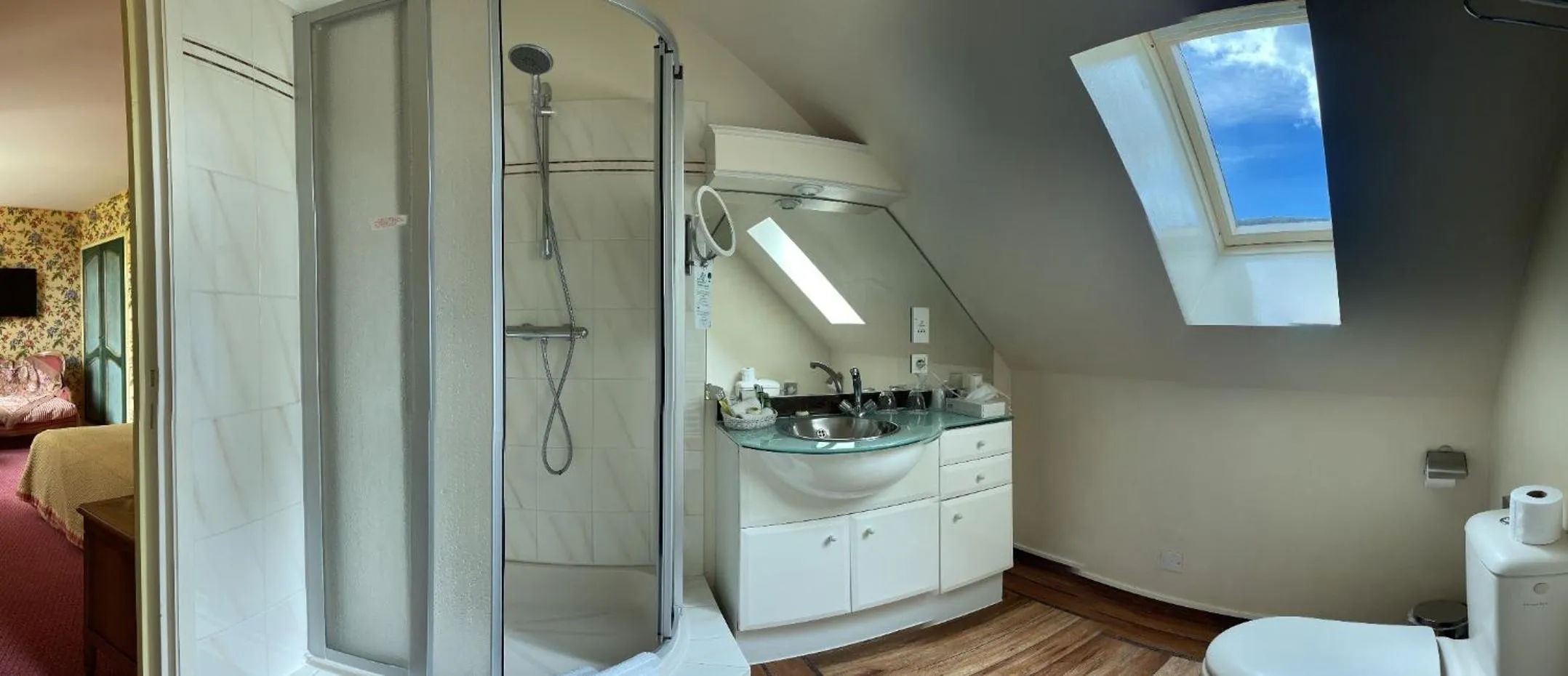 Toilet in Le Manoir de Bellerive