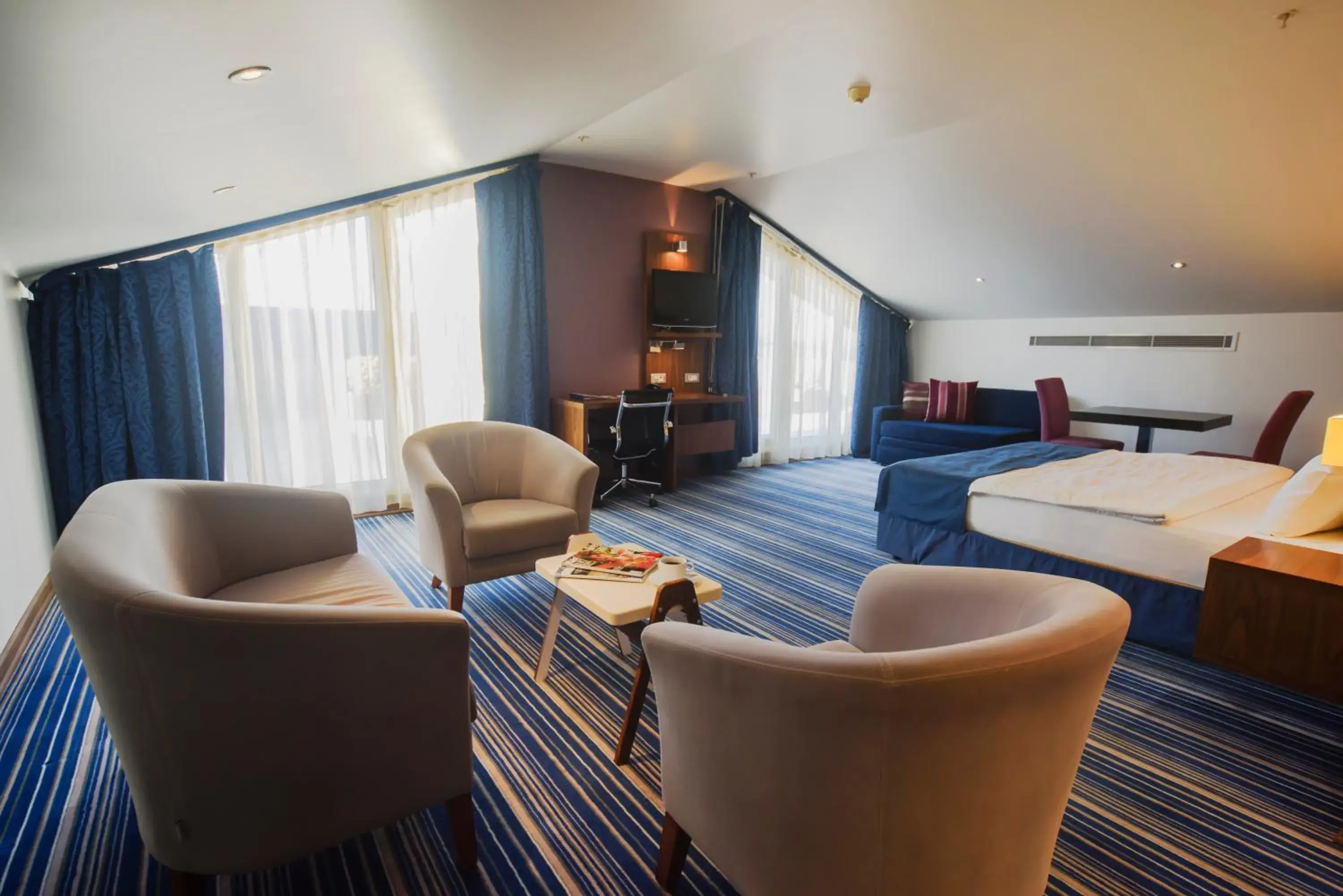 Bed in Holiday Inn Express Istanbul-Altunizade by IHG Bed in Holiday Inn Express Istanbul-Altunizade by IHG