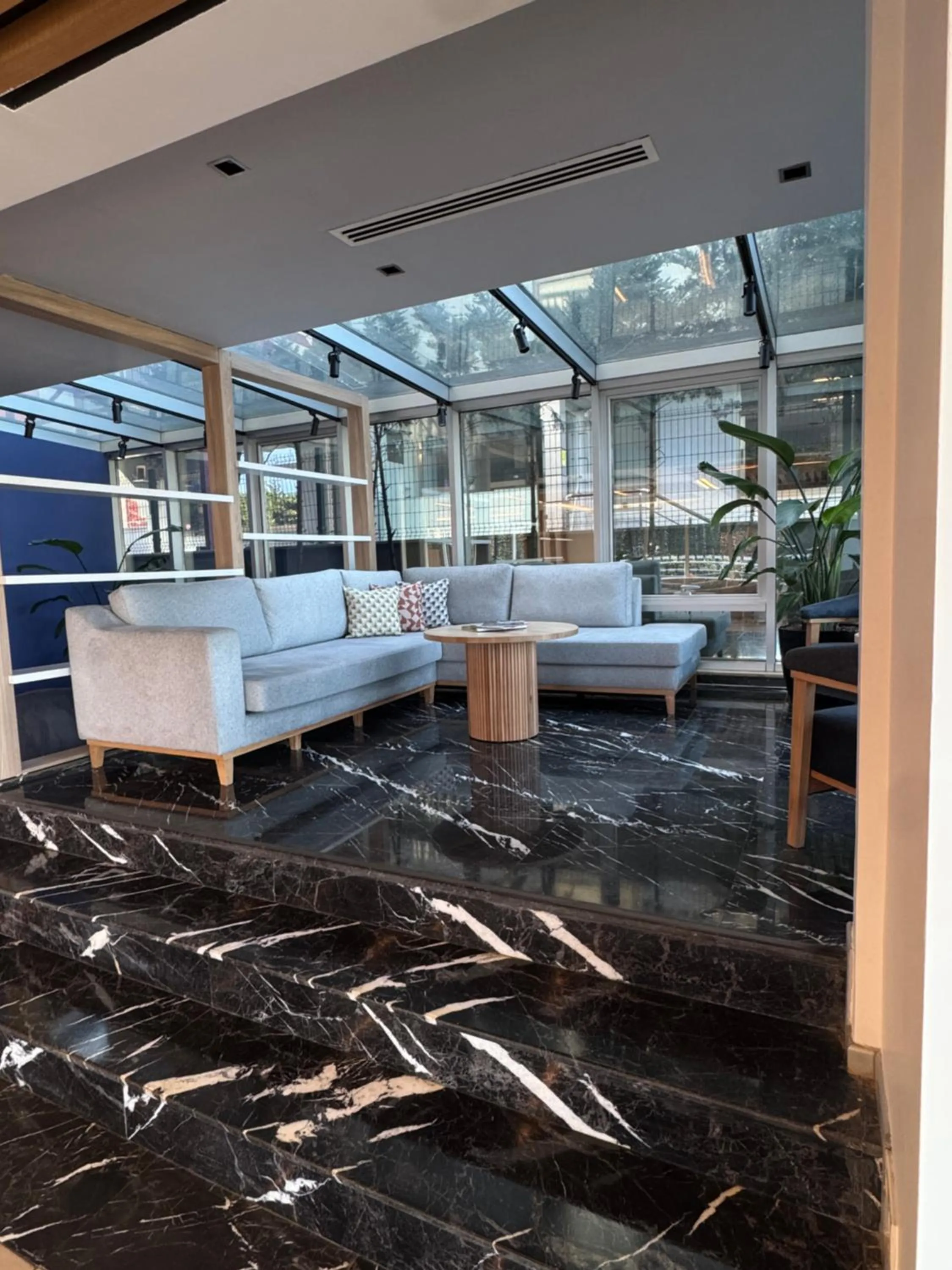 Lobby or reception in Holiday Inn Express Istanbul-Altunizade by IHG