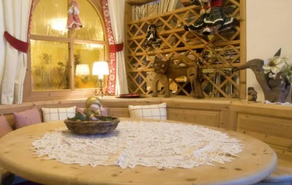 Living room in Family and Wellness Residence Ciasa Antersies