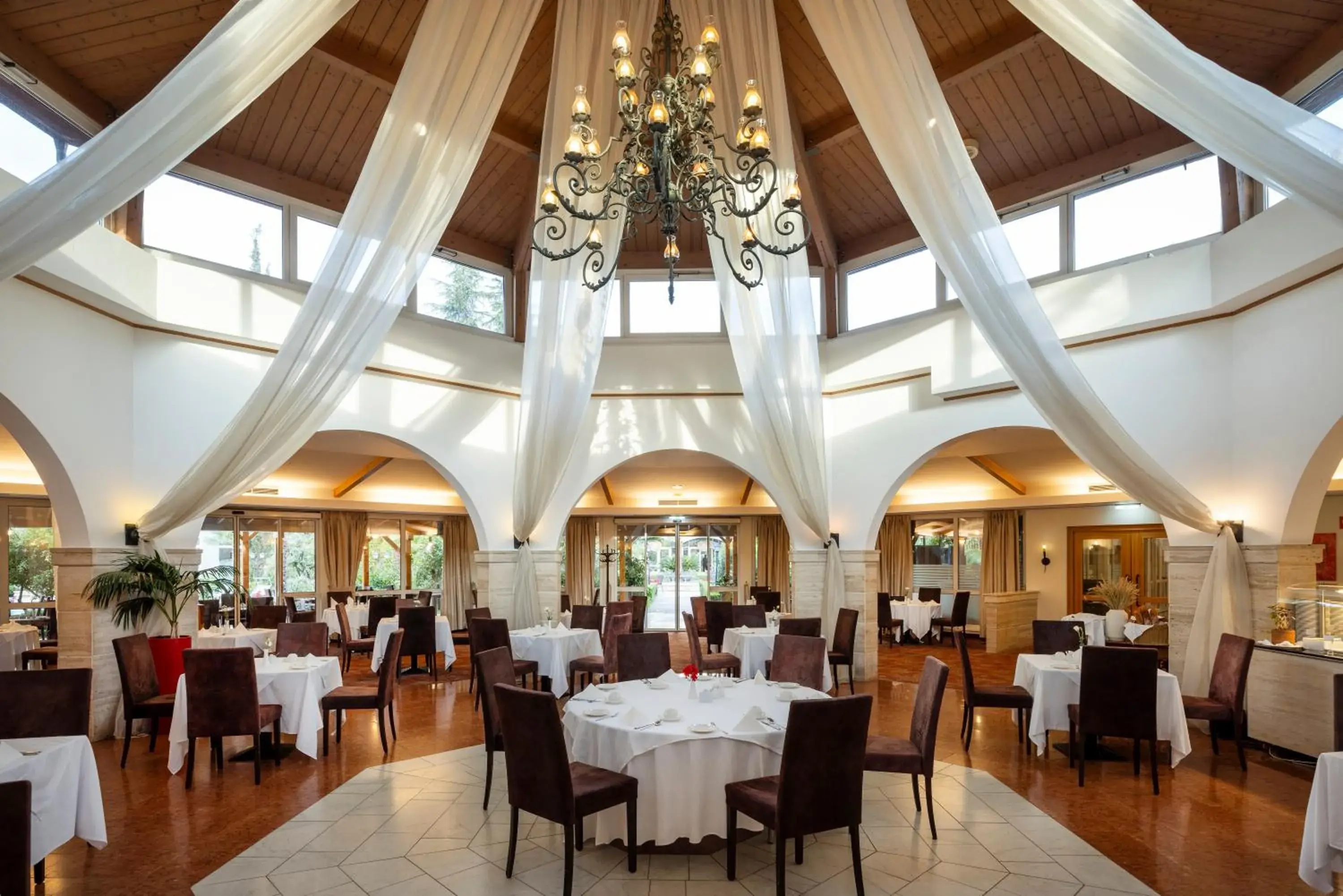 Restaurant/places to eat in Rogner Hotel Tirana Restaurant/places to eat in Rogner Hotel Tirana