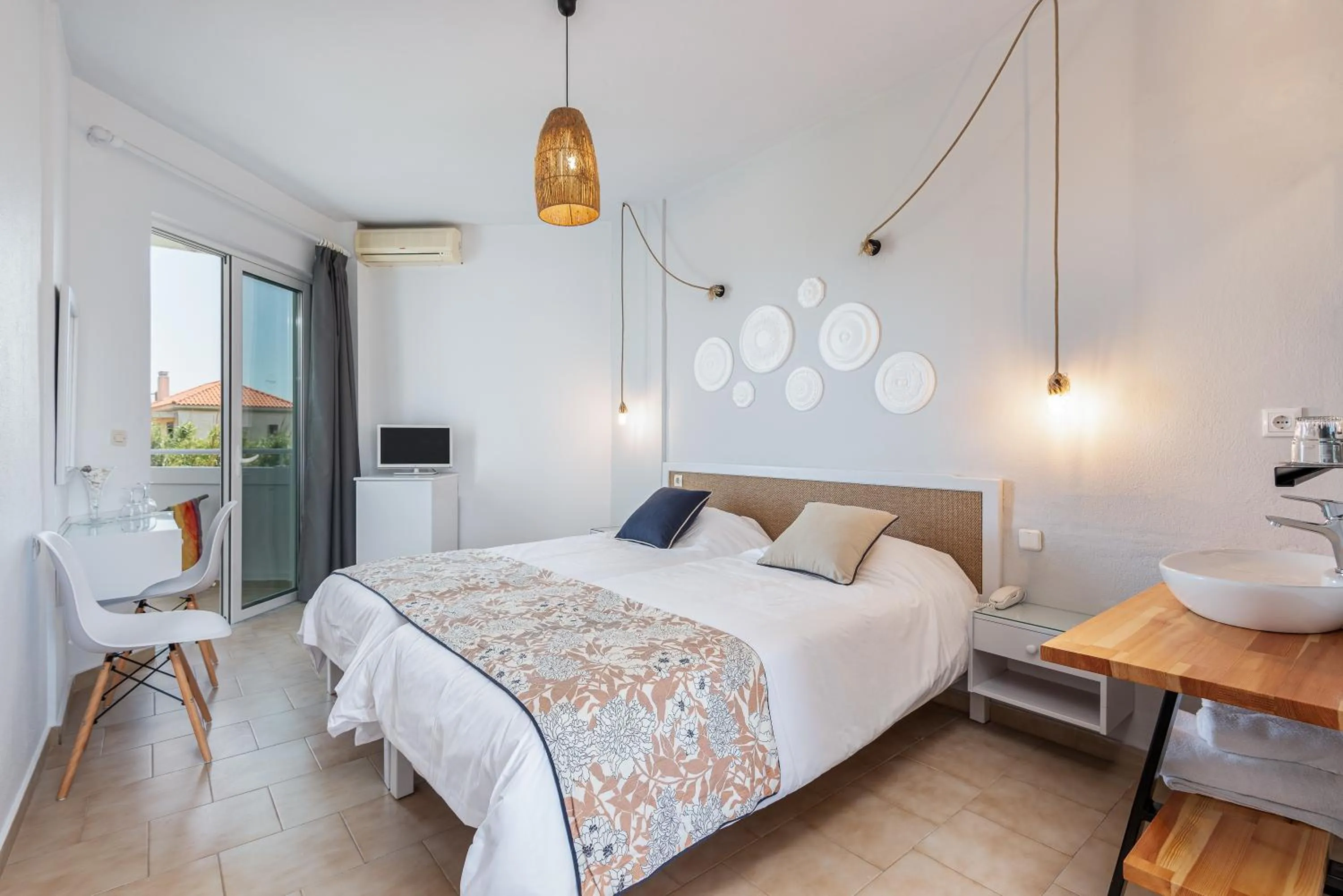 Bedroom, Bed in Mrs Chryssana Beach Hotel