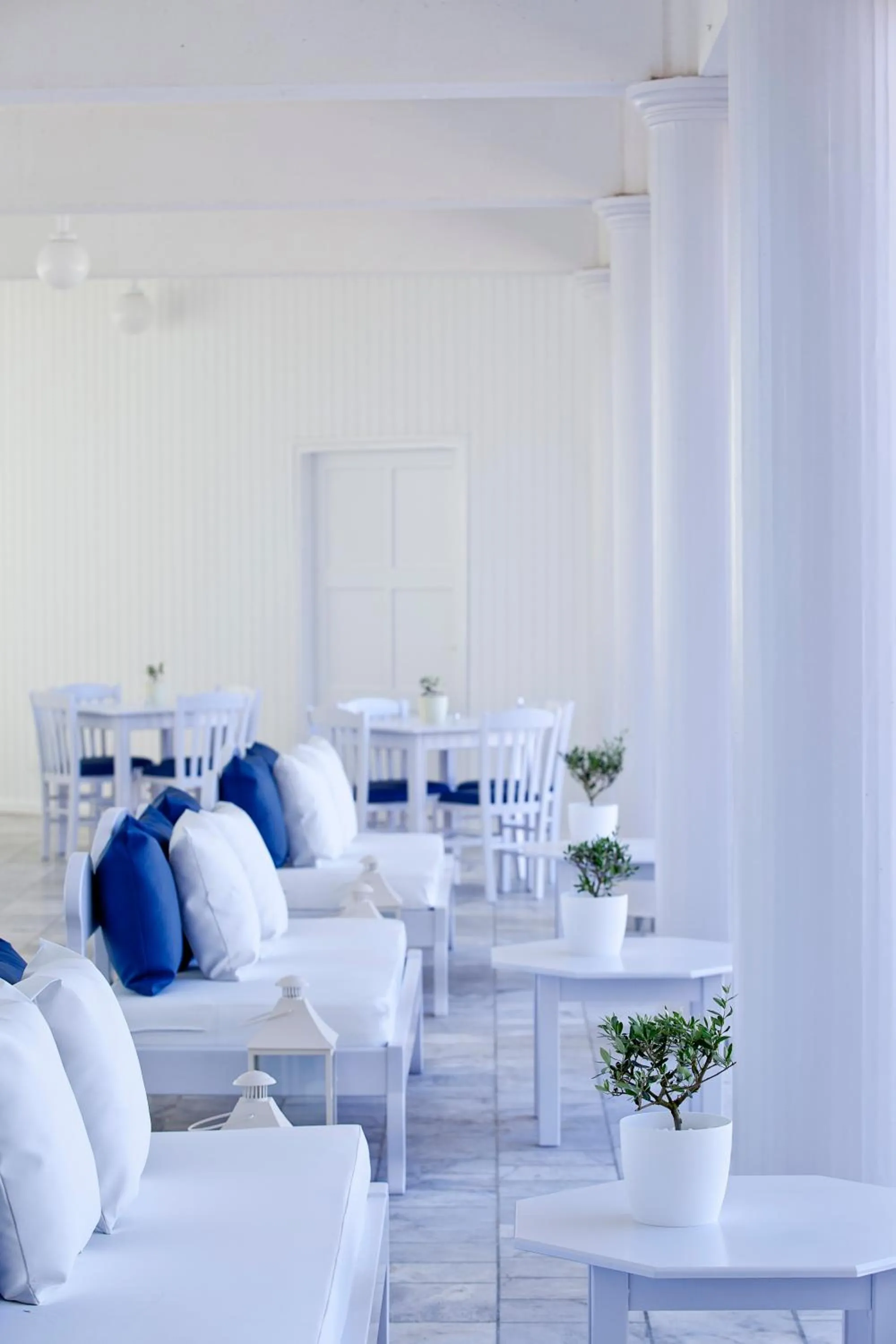 Restaurant/places to eat in Mrs Chryssana Beach Hotel