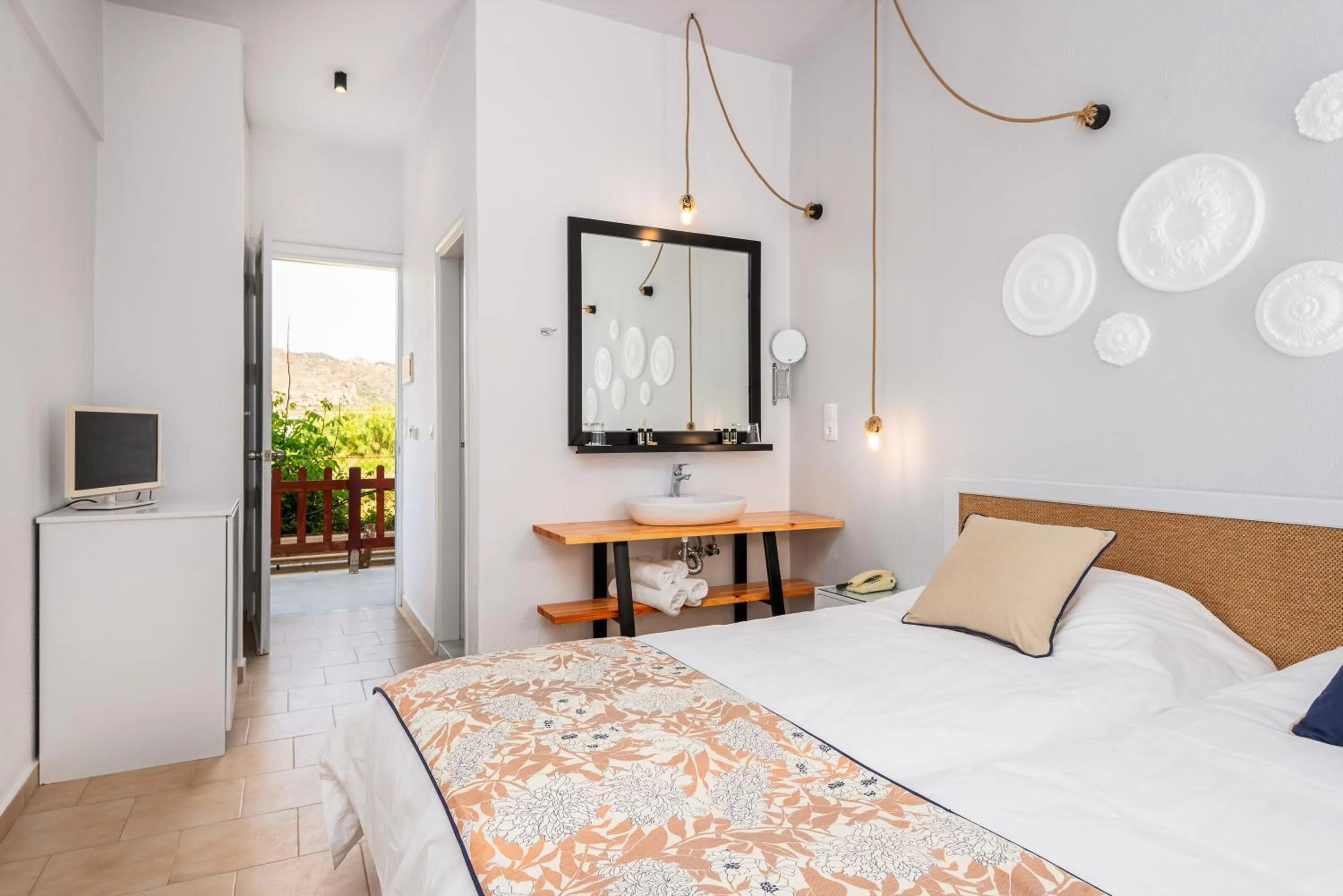 Bedroom, Bed in Mrs Chryssana Beach Hotel