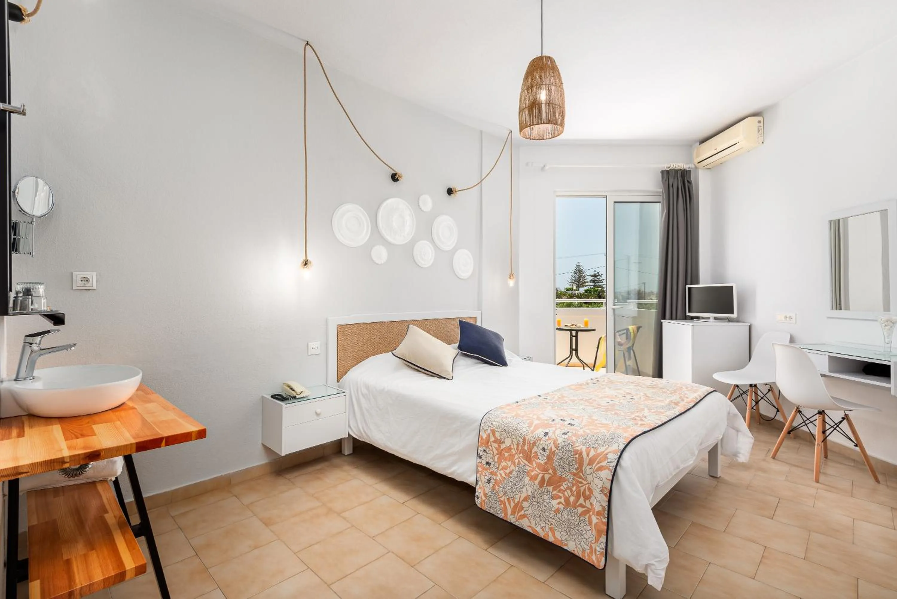 Bedroom, Bed in Mrs Chryssana Beach Hotel