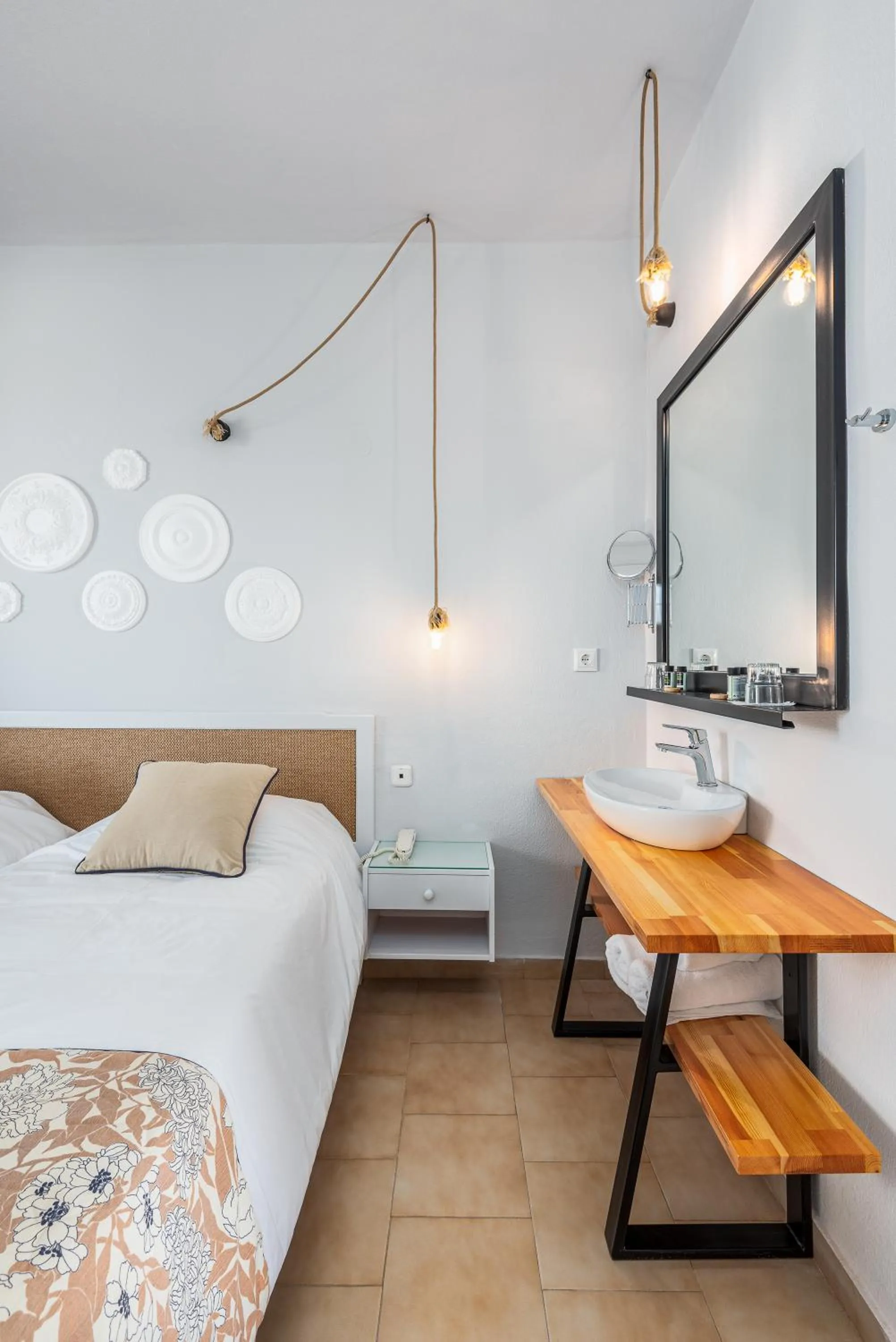 Bedroom, Bed in Mrs Chryssana Beach Hotel