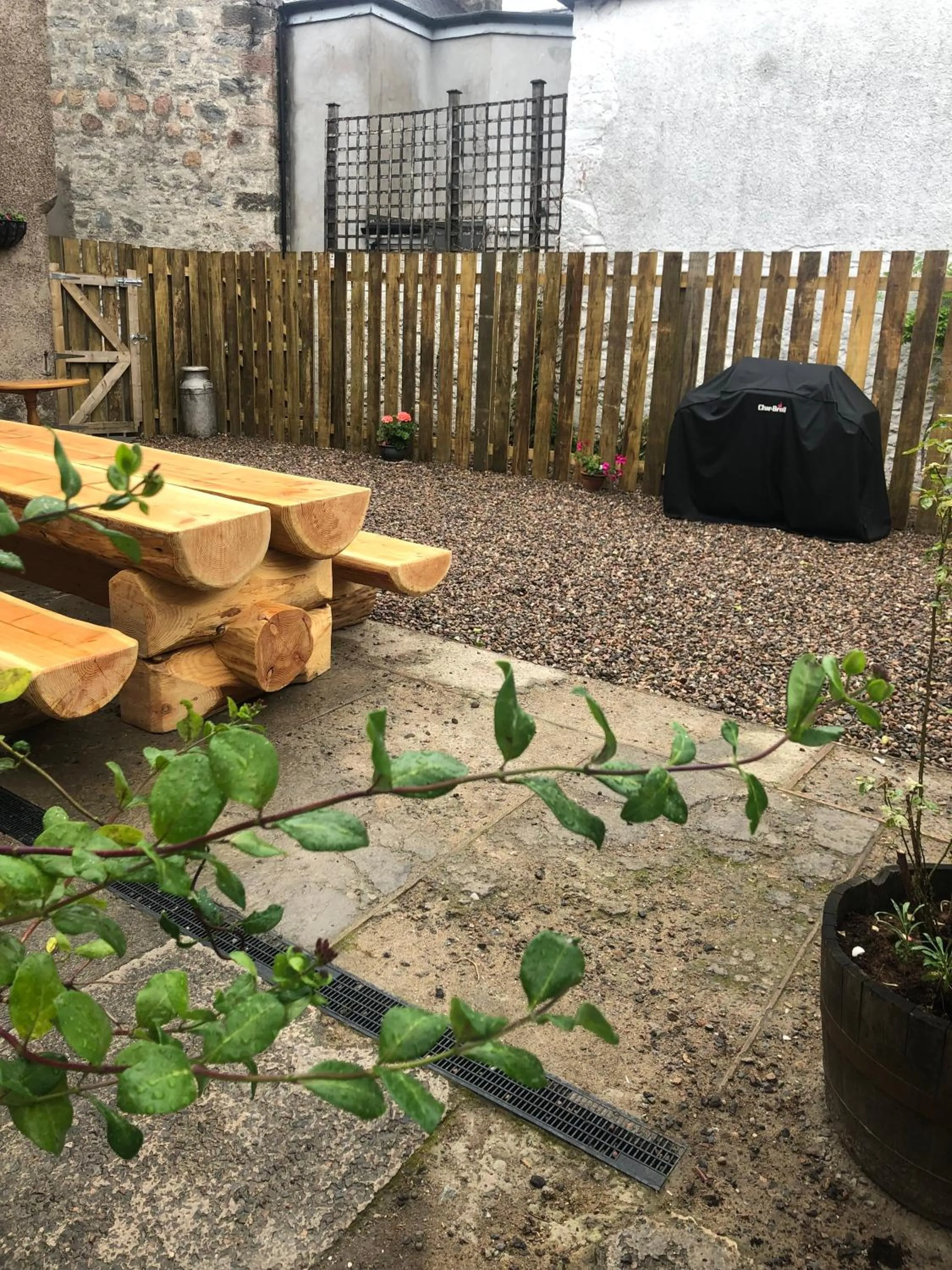 Inner courtyard view in The Tannochbrae
