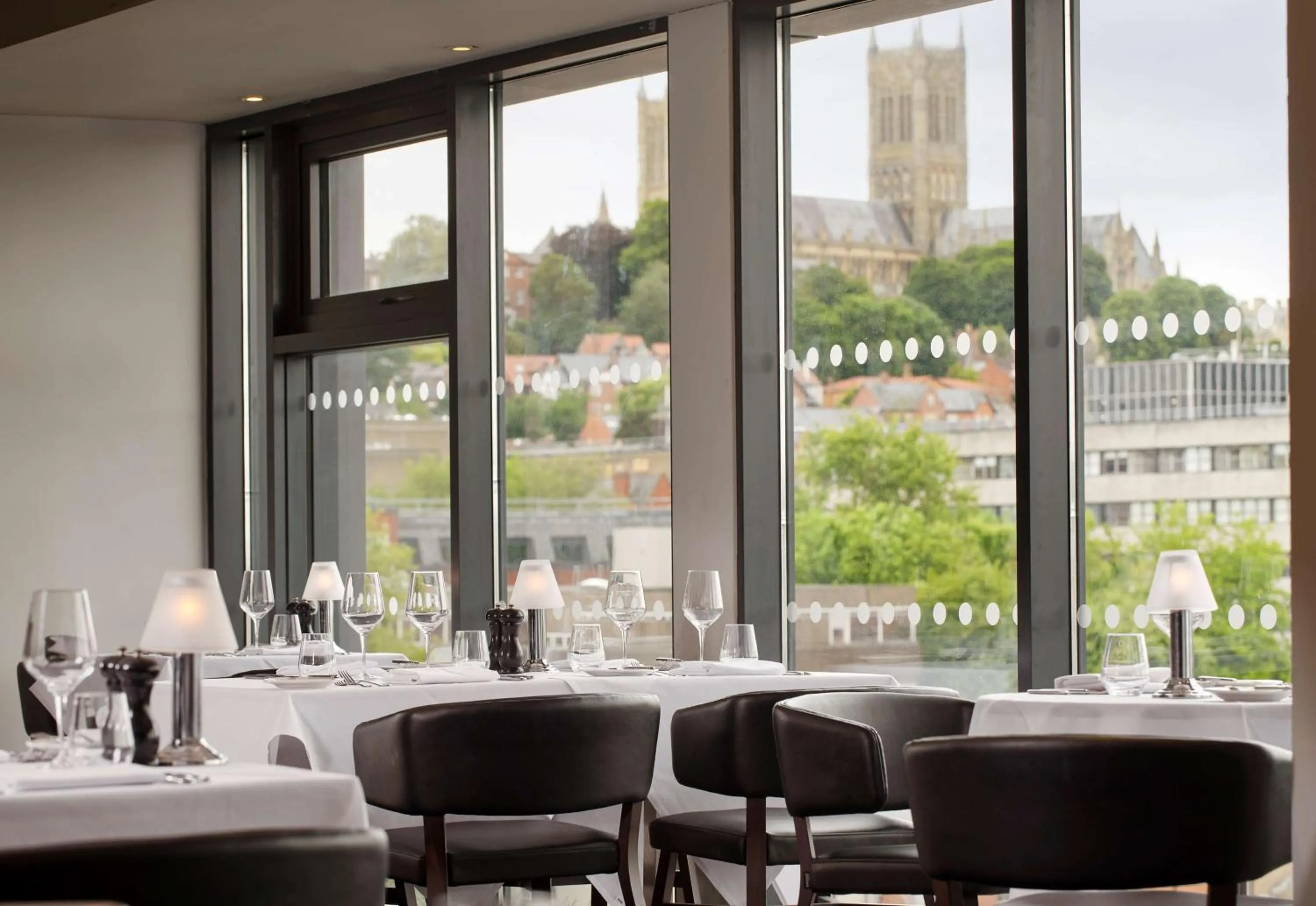 Restaurant/places to eat in DoubleTree by Hilton Lincoln