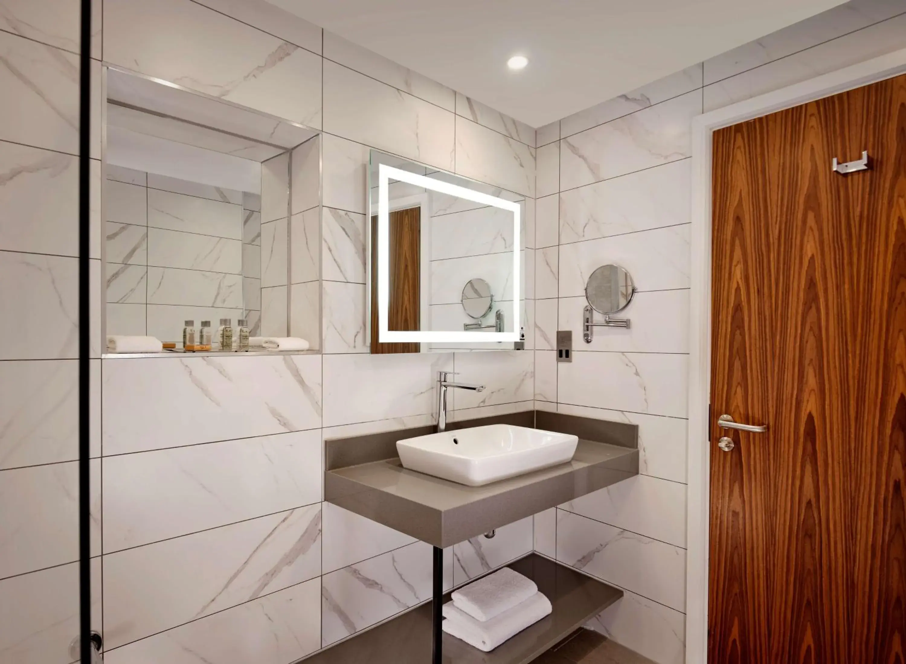 King Guest Room in DoubleTree by Hilton Lincoln King Guest Room in DoubleTree by Hilton Lincoln