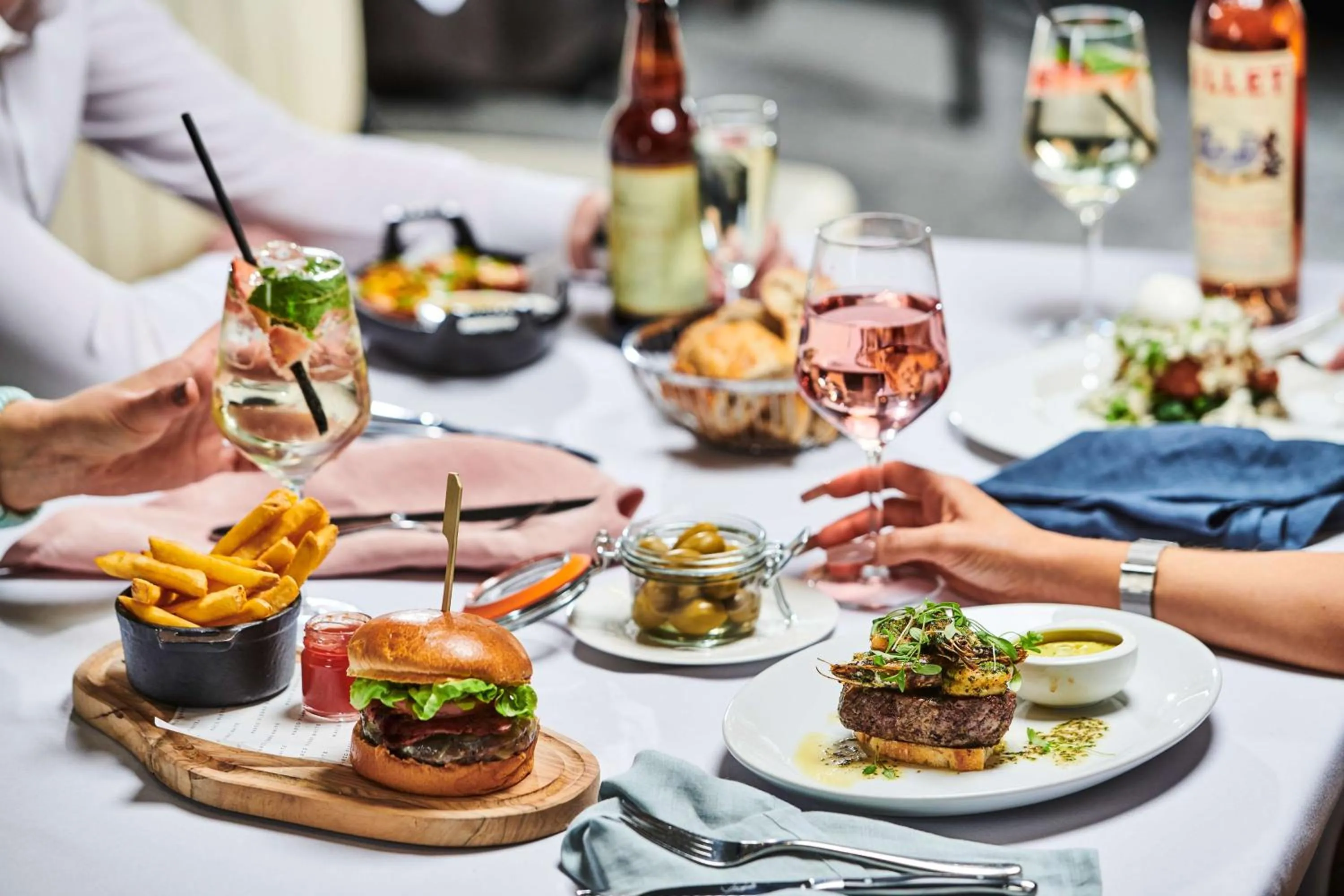 Restaurant/places to eat in DoubleTree by Hilton Lincoln