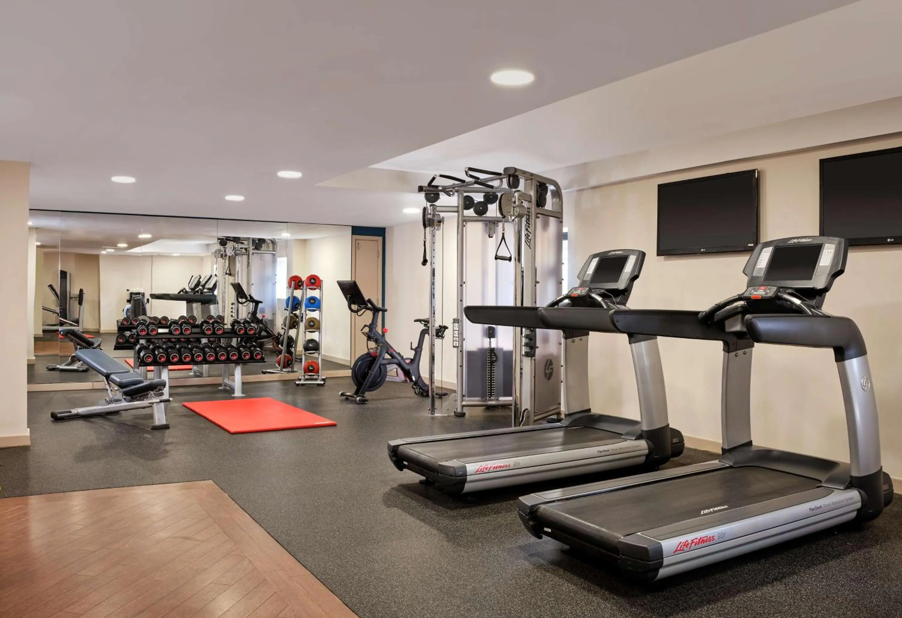 Fitness centre/facilities in DoubleTree by Hilton Lincoln