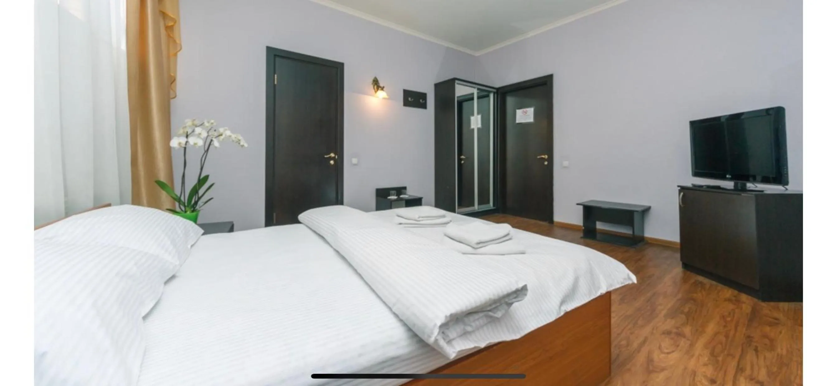 Bed in Mango