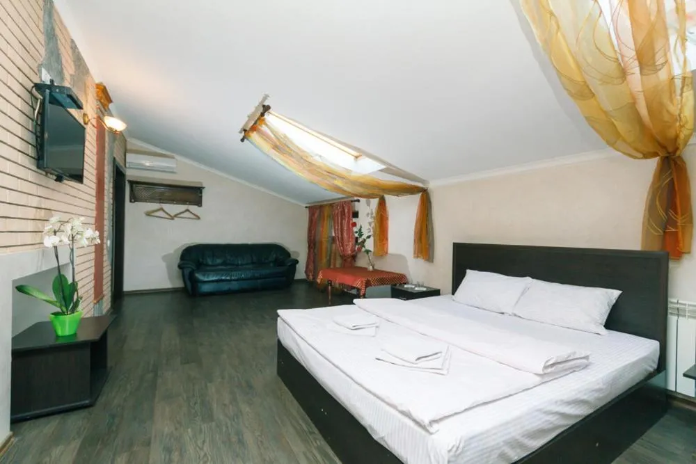 Bed in Mango