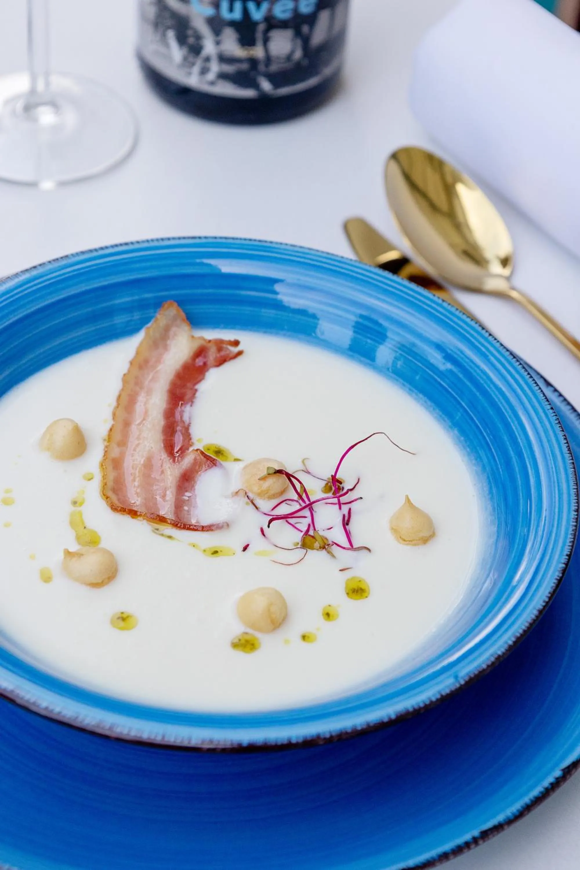 Restaurant/places to eat in Red Baron Hotel & Restaurant