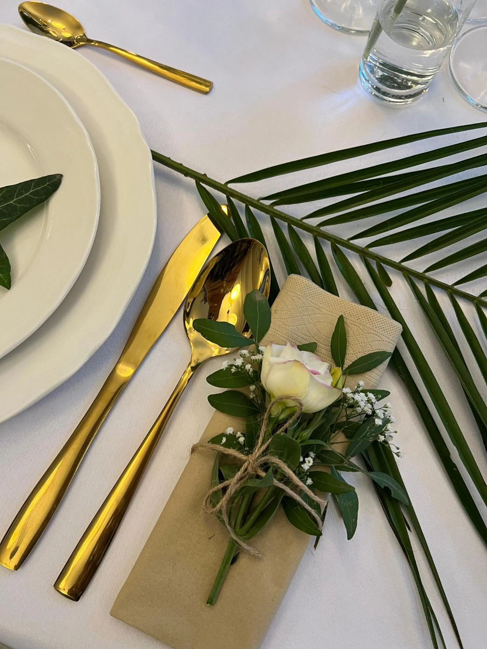 Restaurant/places to eat in Red Baron Hotel & Restaurant