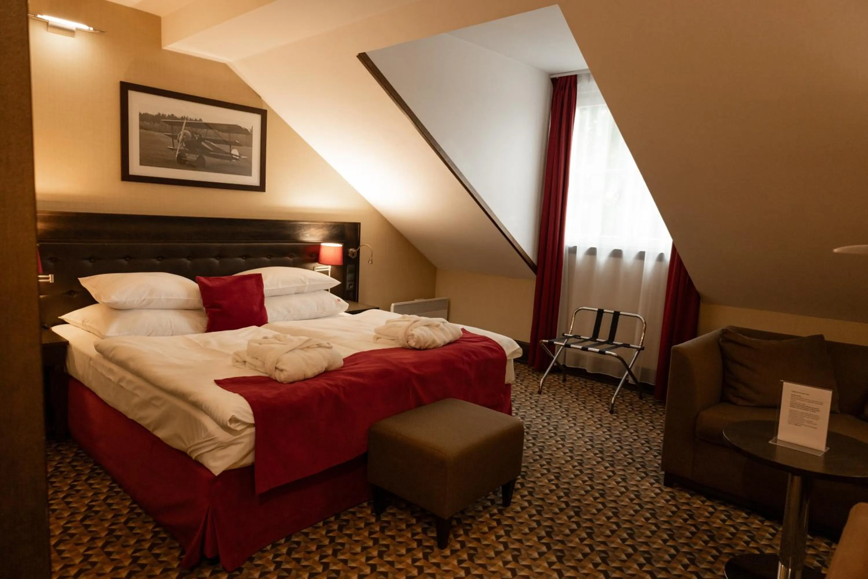 Photo of the whole room, Bed in Red Baron Hotel & Restaurant