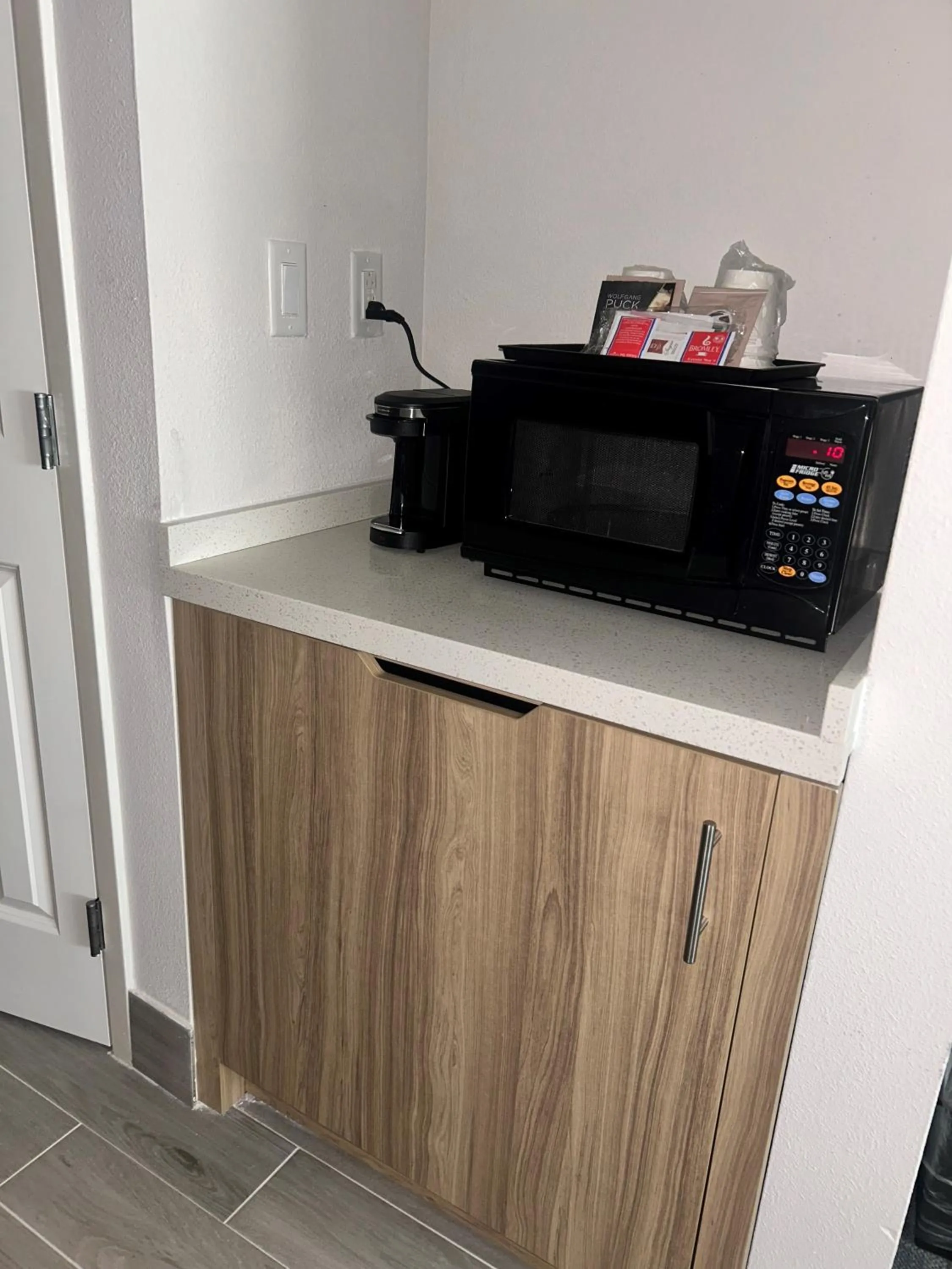 Coffee/tea facilities in Wingate by Wyndham Richmond Short Pump