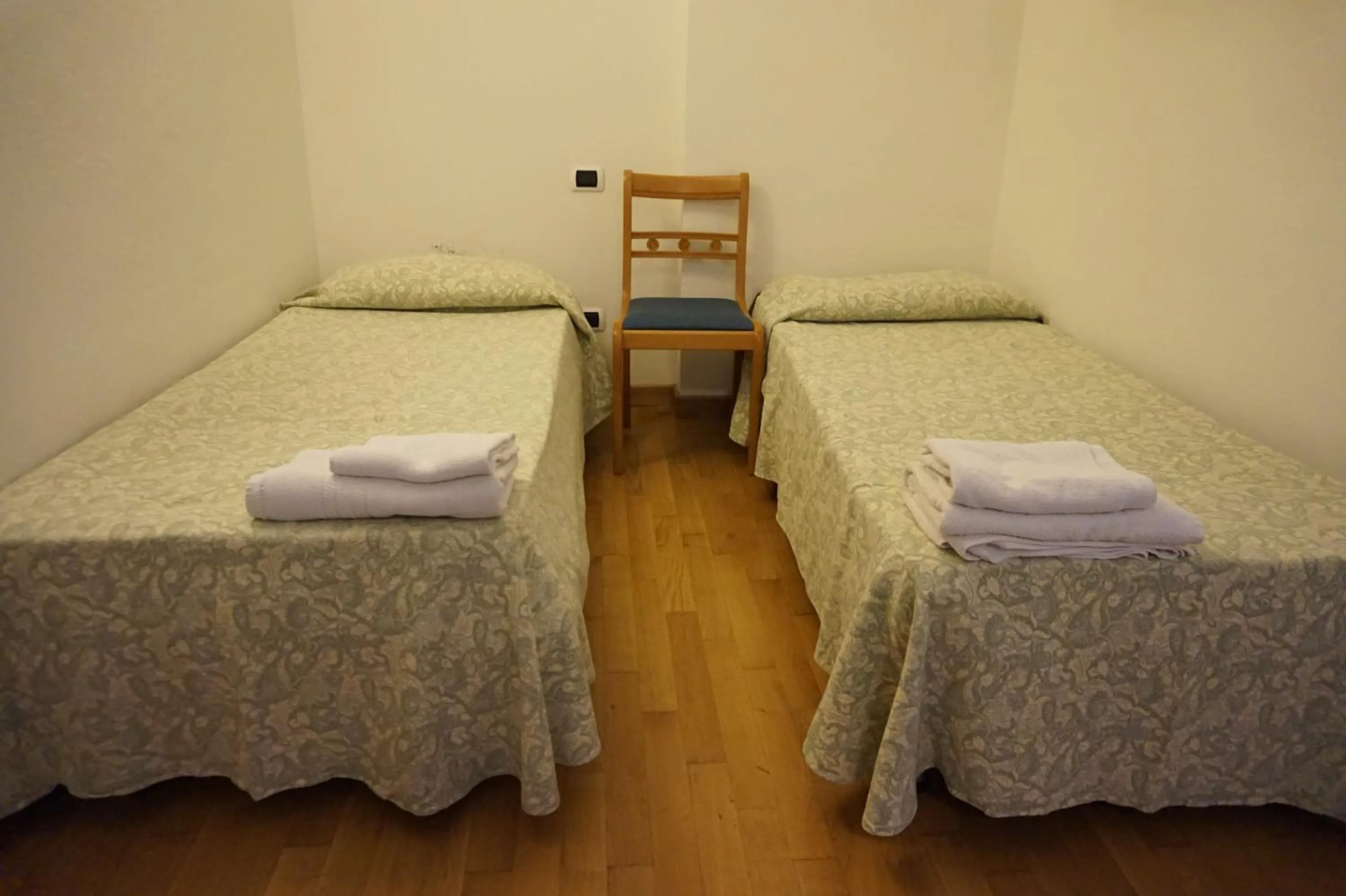 Bedroom, Bed in Hotel Flora