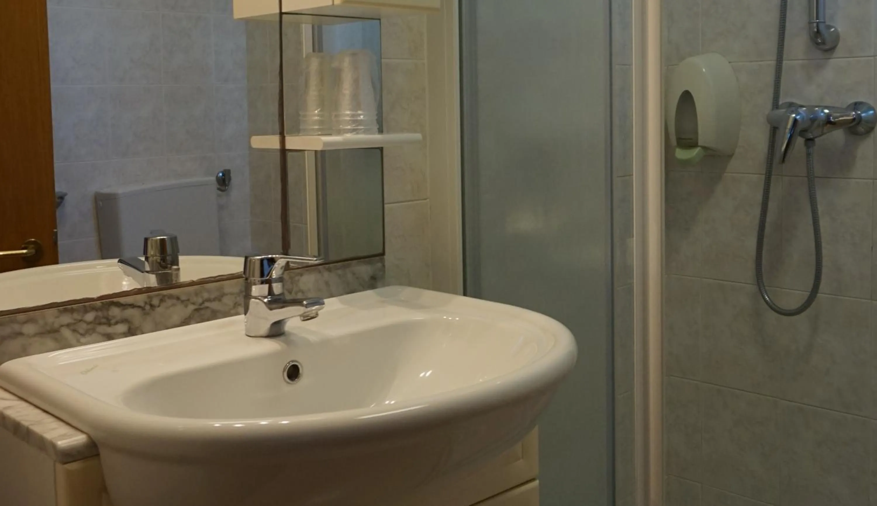 Bathroom in Hotel Flora