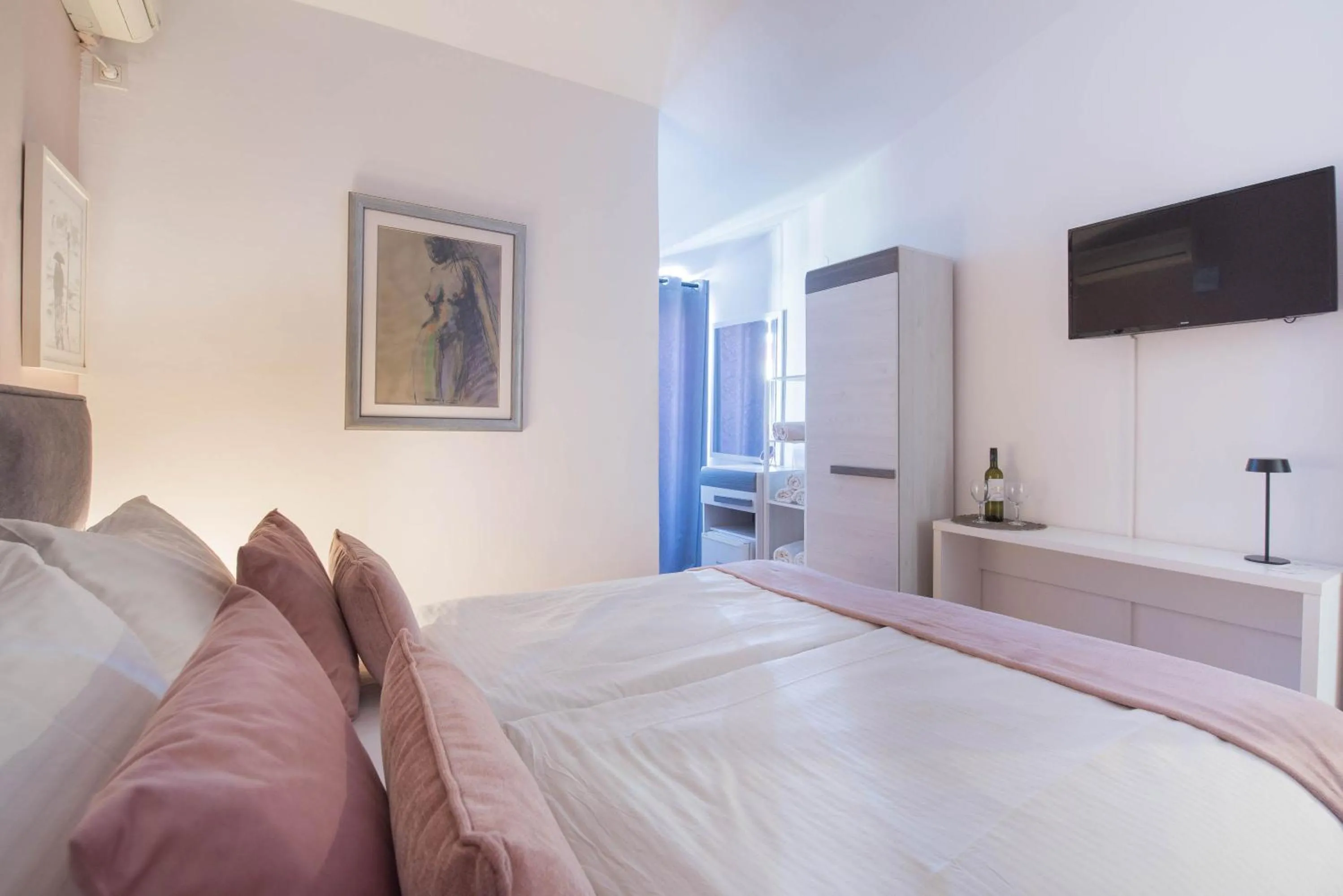 Bed in Beachfront Apartments Zanic