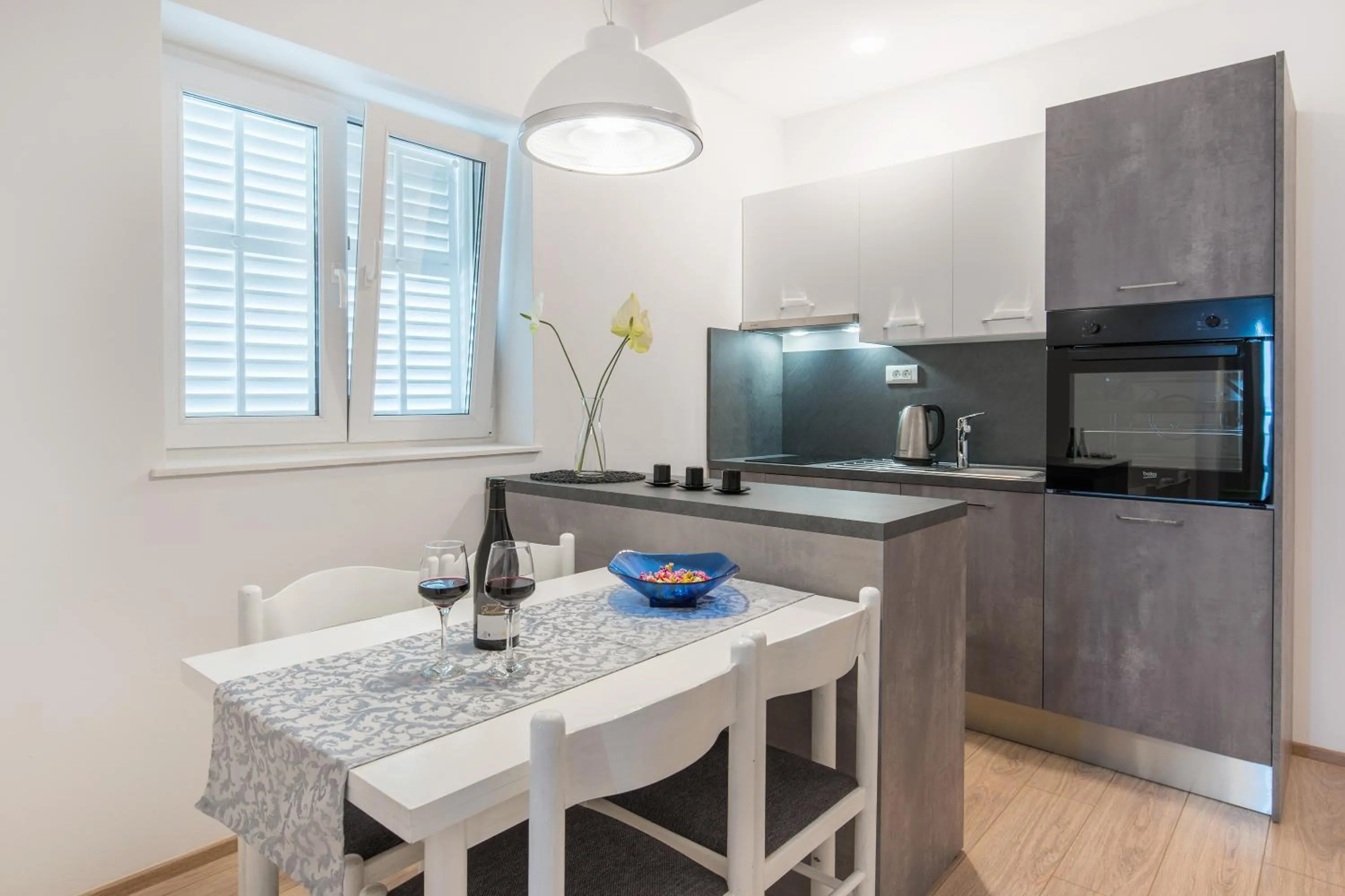 Food and drinks in Beachfront Apartments Zanic