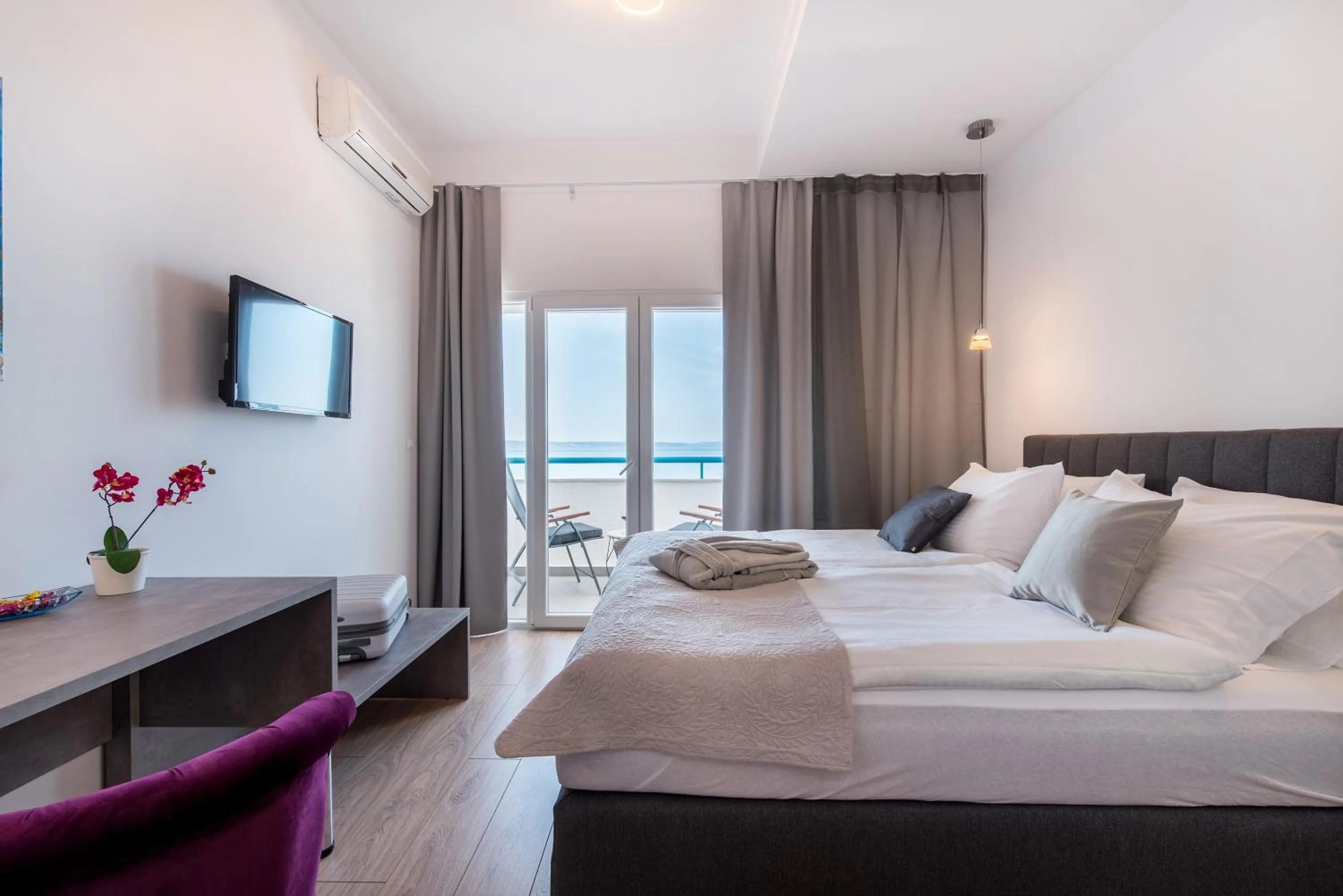 Bed in Beachfront Apartments Zanic