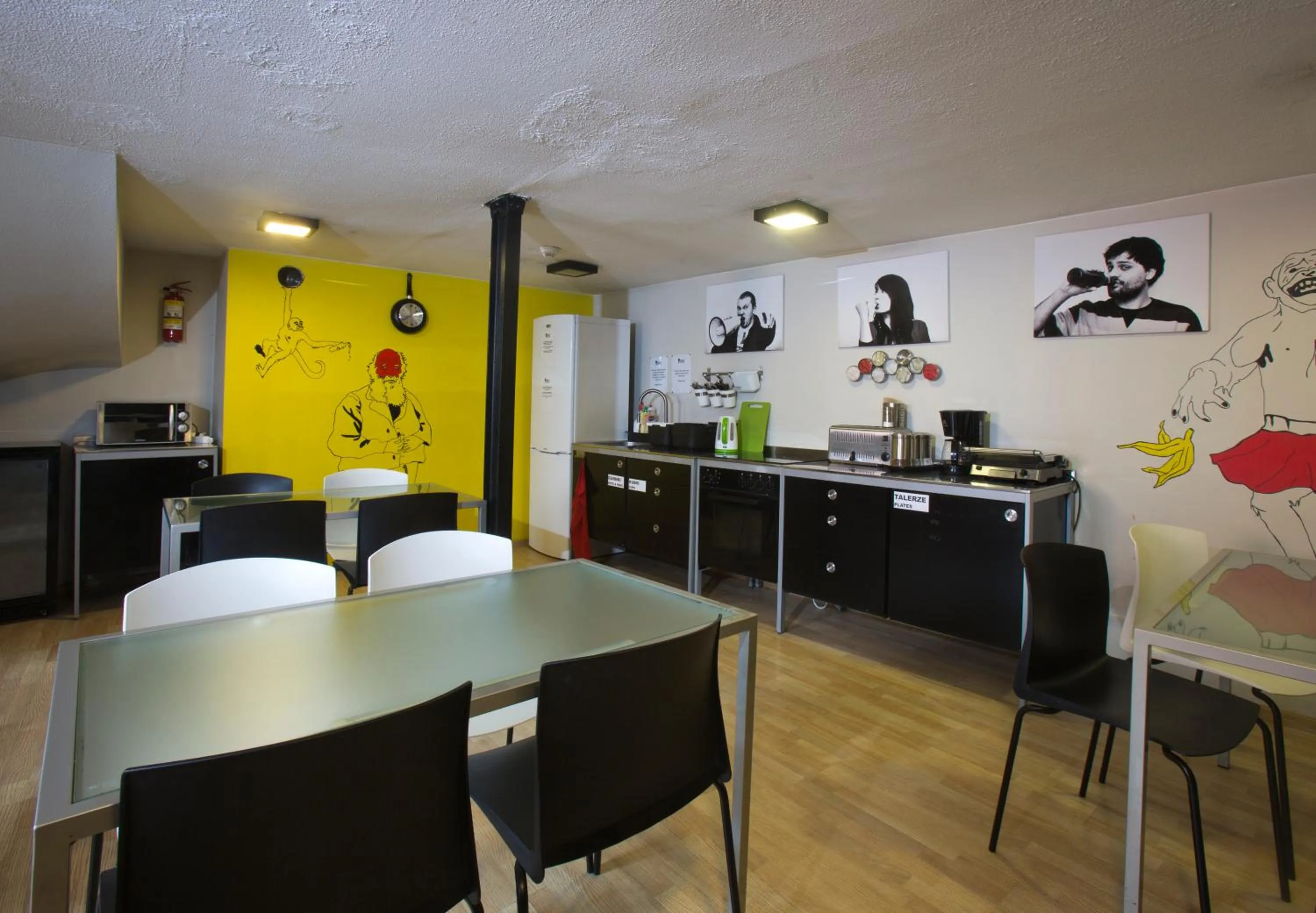 Restaurant/Places to Eat in Corner Hostel