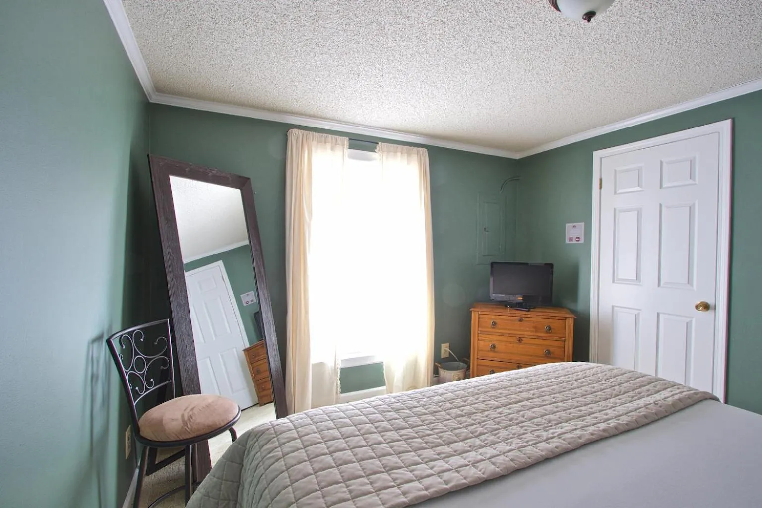 Bed in Blacksburg Bed & Breakfast