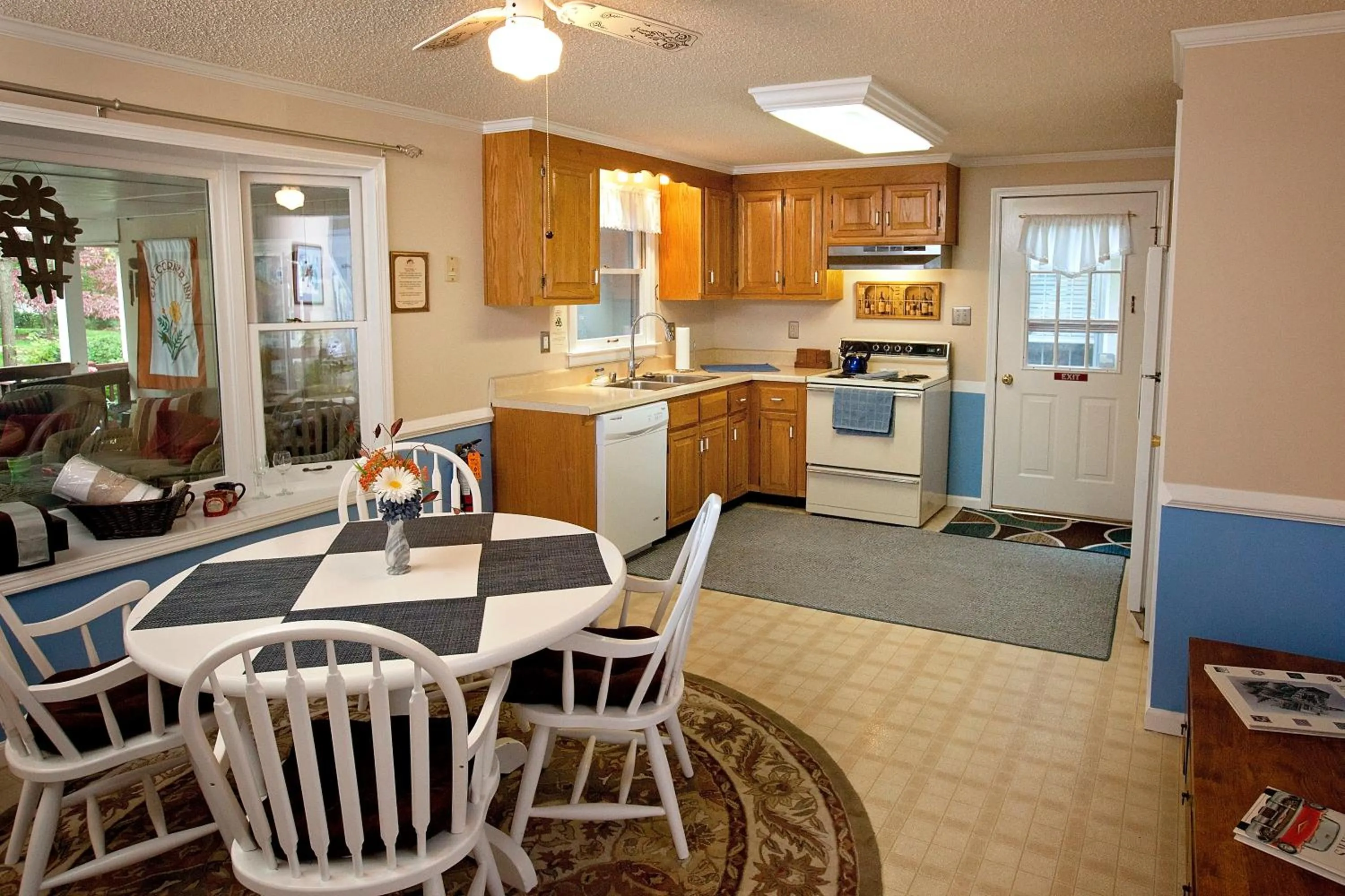 Communal kitchen in Blacksburg Bed & Breakfast