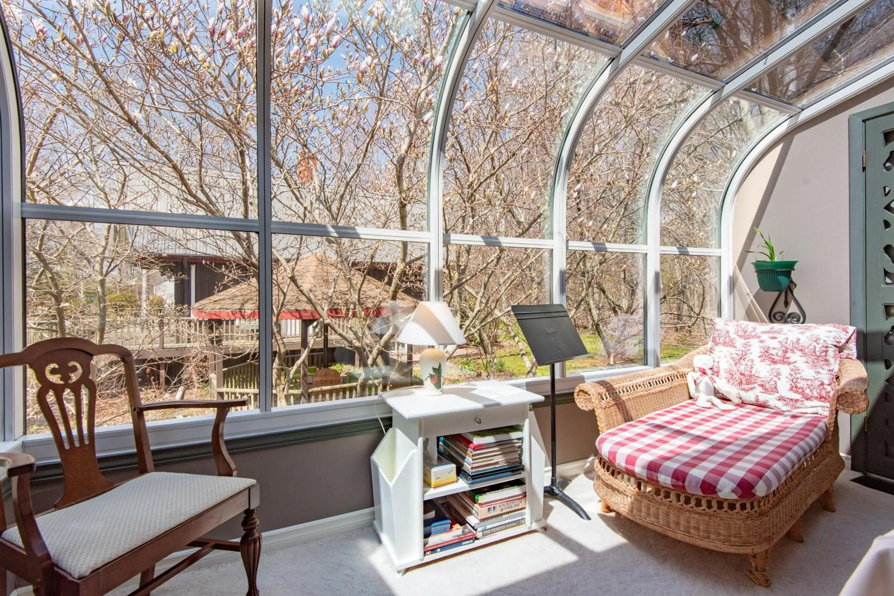 Library in Chez Nous