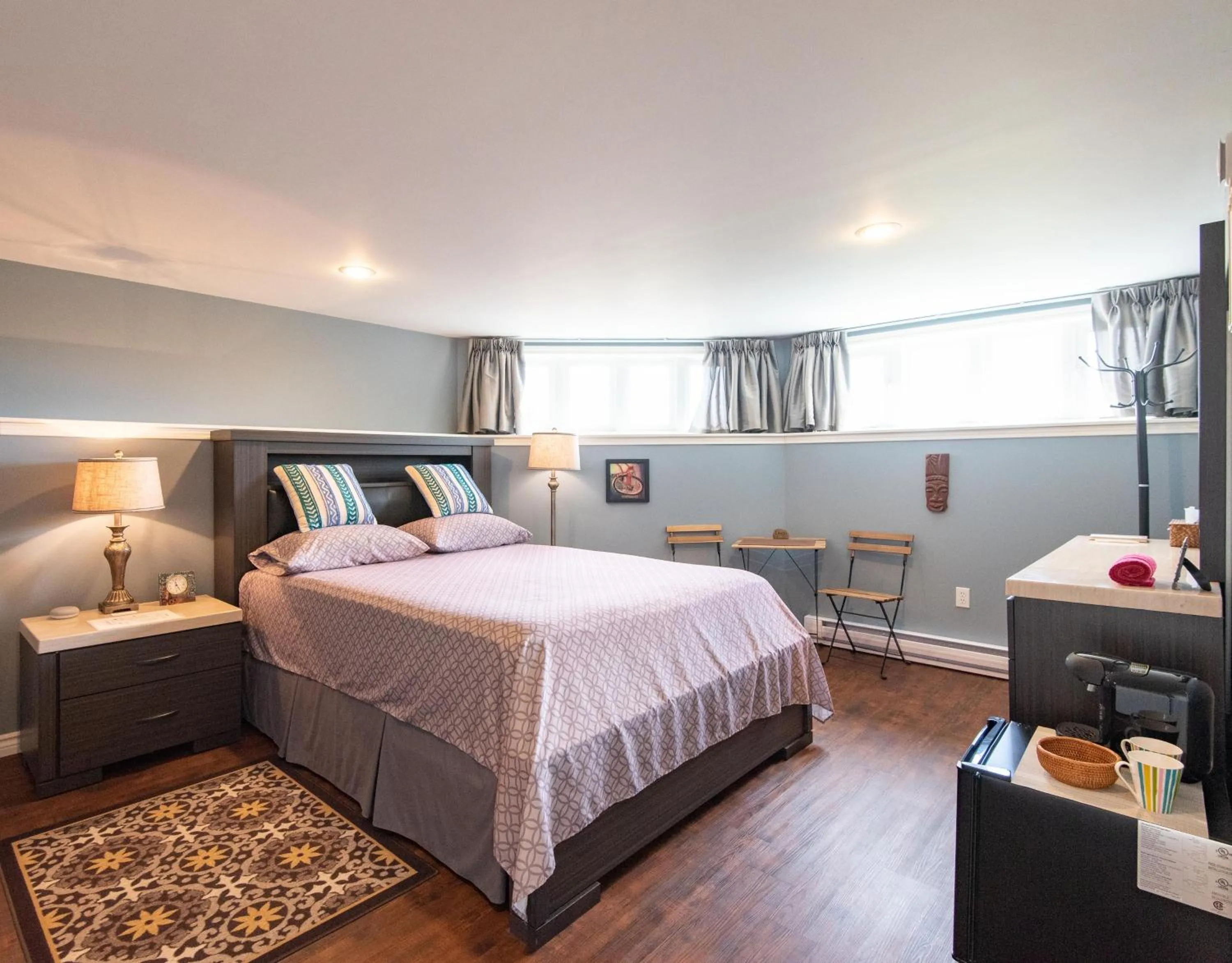 Photo of the whole room, Bed in Chez Nous