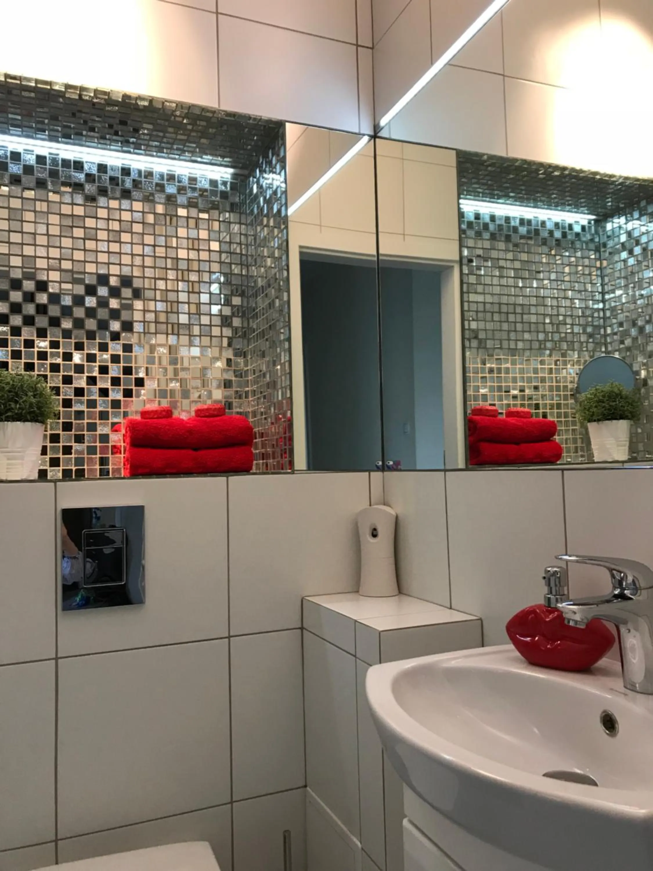 Bathroom in Good Time Apartments Warsaw - Świętokrzyska